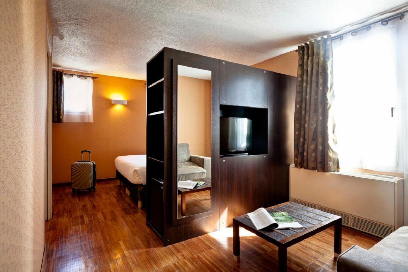 1 Double Bed 1 Sofa Bed For 1 Child Or 1 Adult- Superior Room photo 1