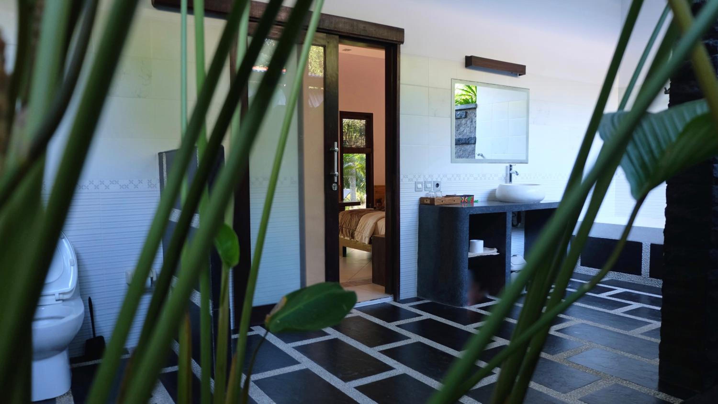 One-Bedroom Bungalow - Photo 4