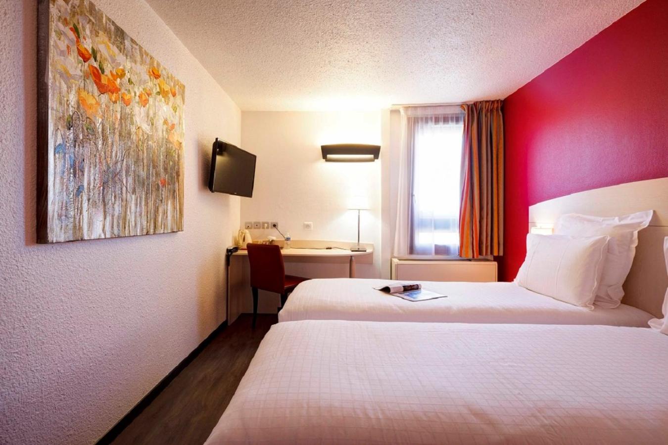 Twin Room - Photo 2
