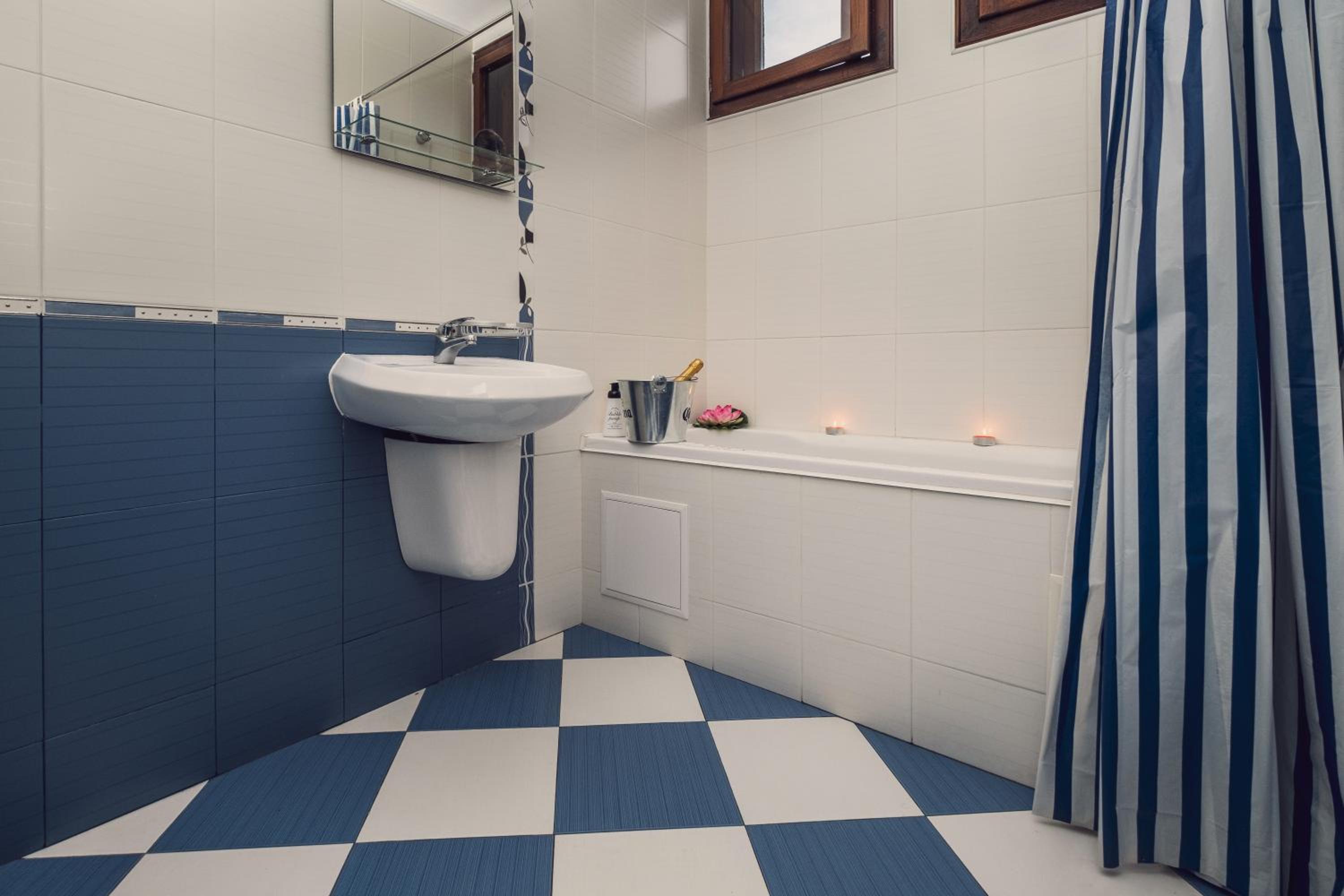 Deluxe Double or Twin Room with Spa Bath photo 3