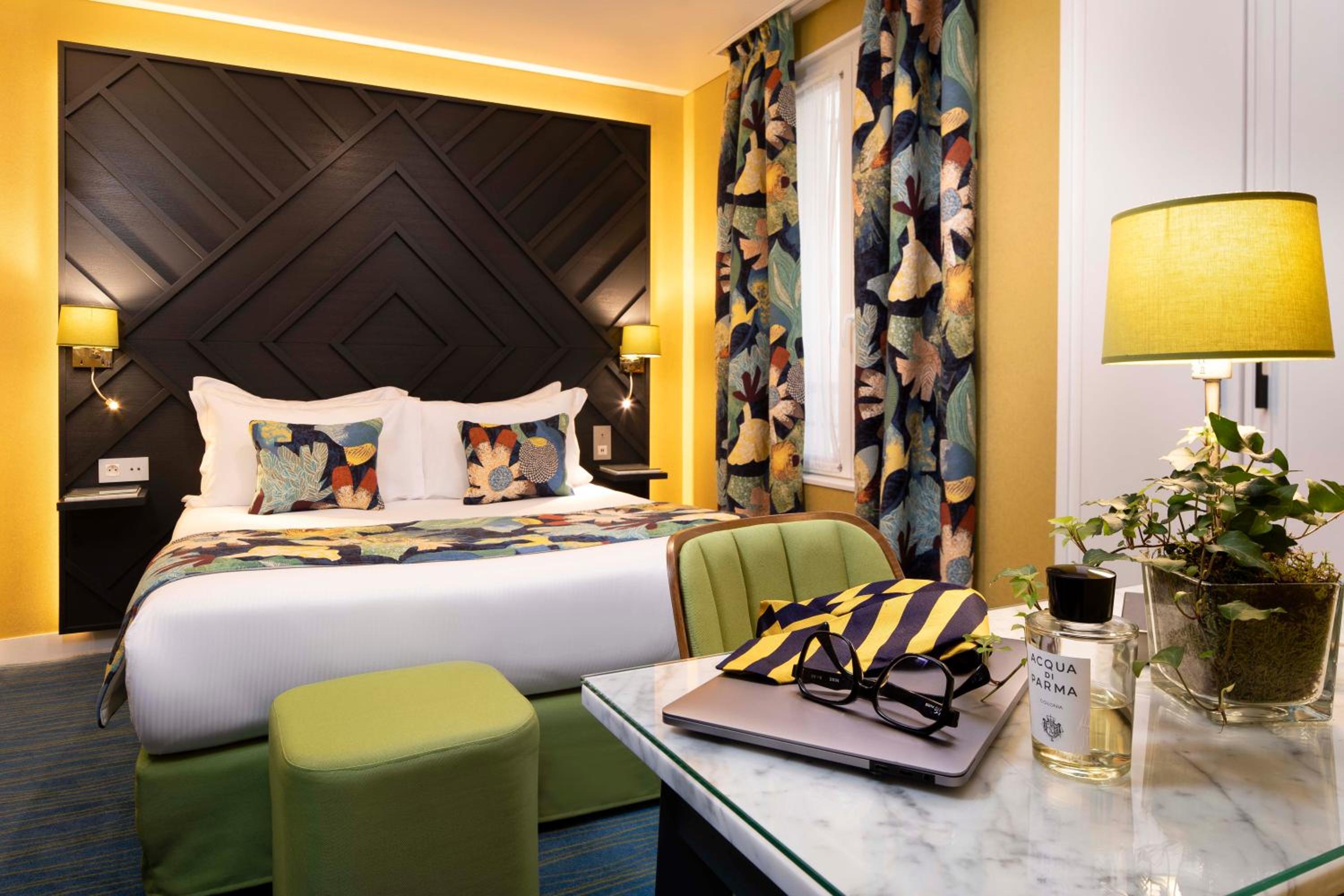 Hôtel des Arts Montmartre bedroom photo