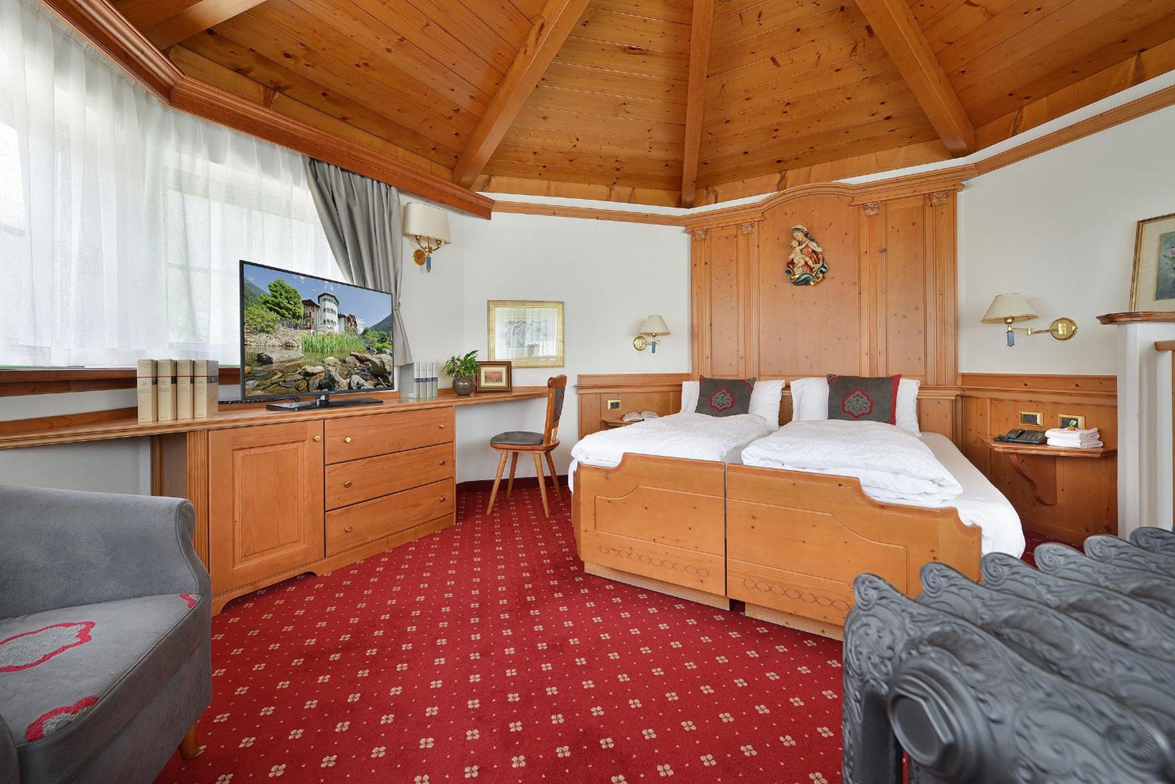 Deluxe Suite with Spa Bath photo 1