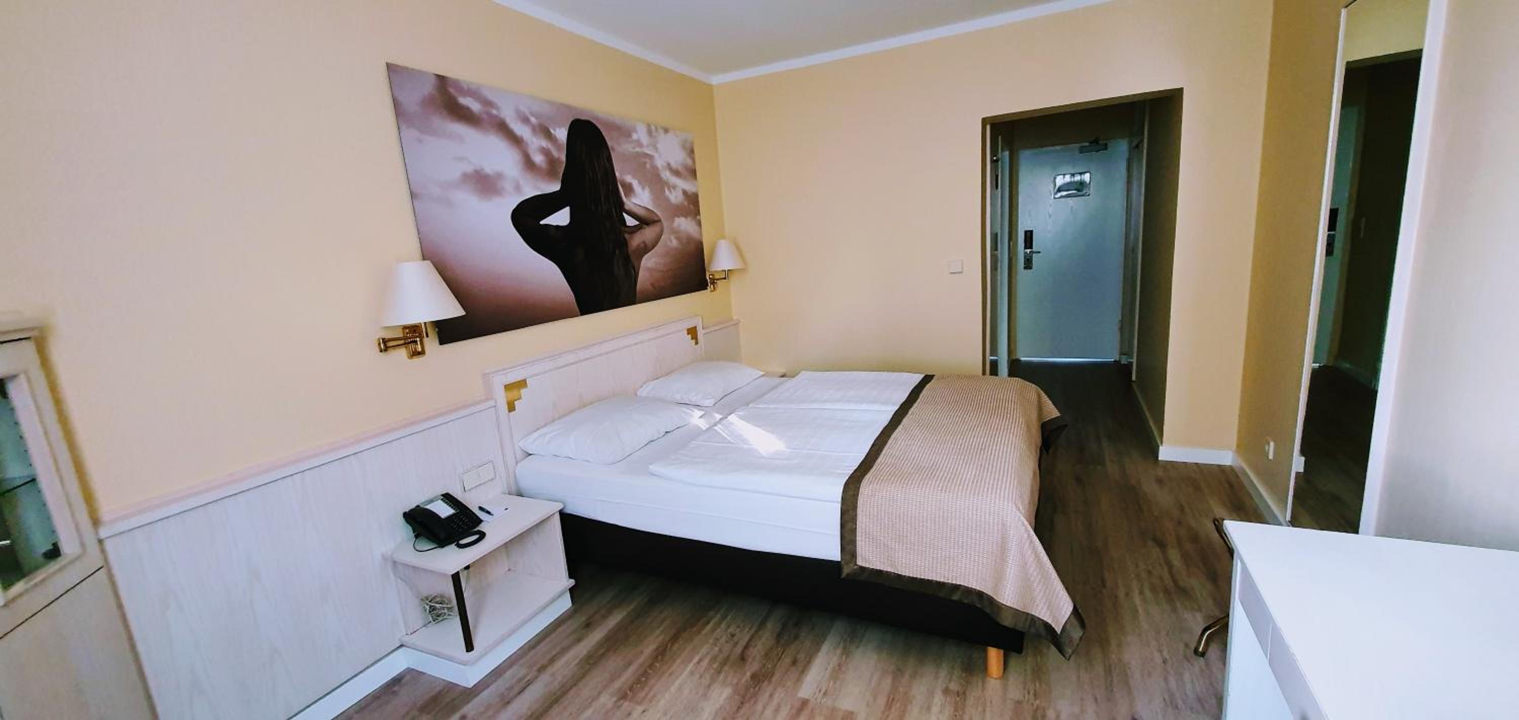 Standard Double Room - Photo 3