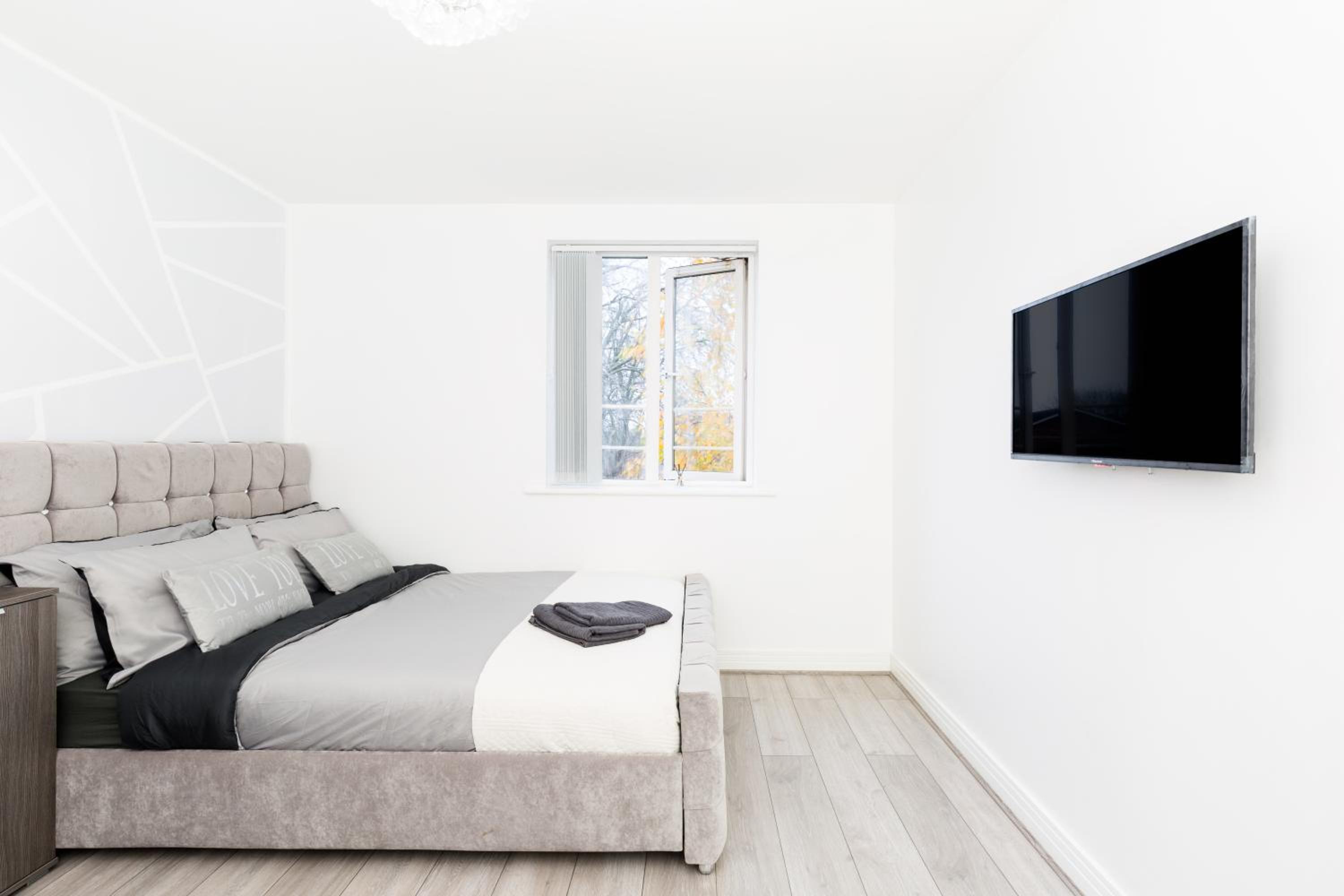 Three-Bedroom Apartment - Photo 6