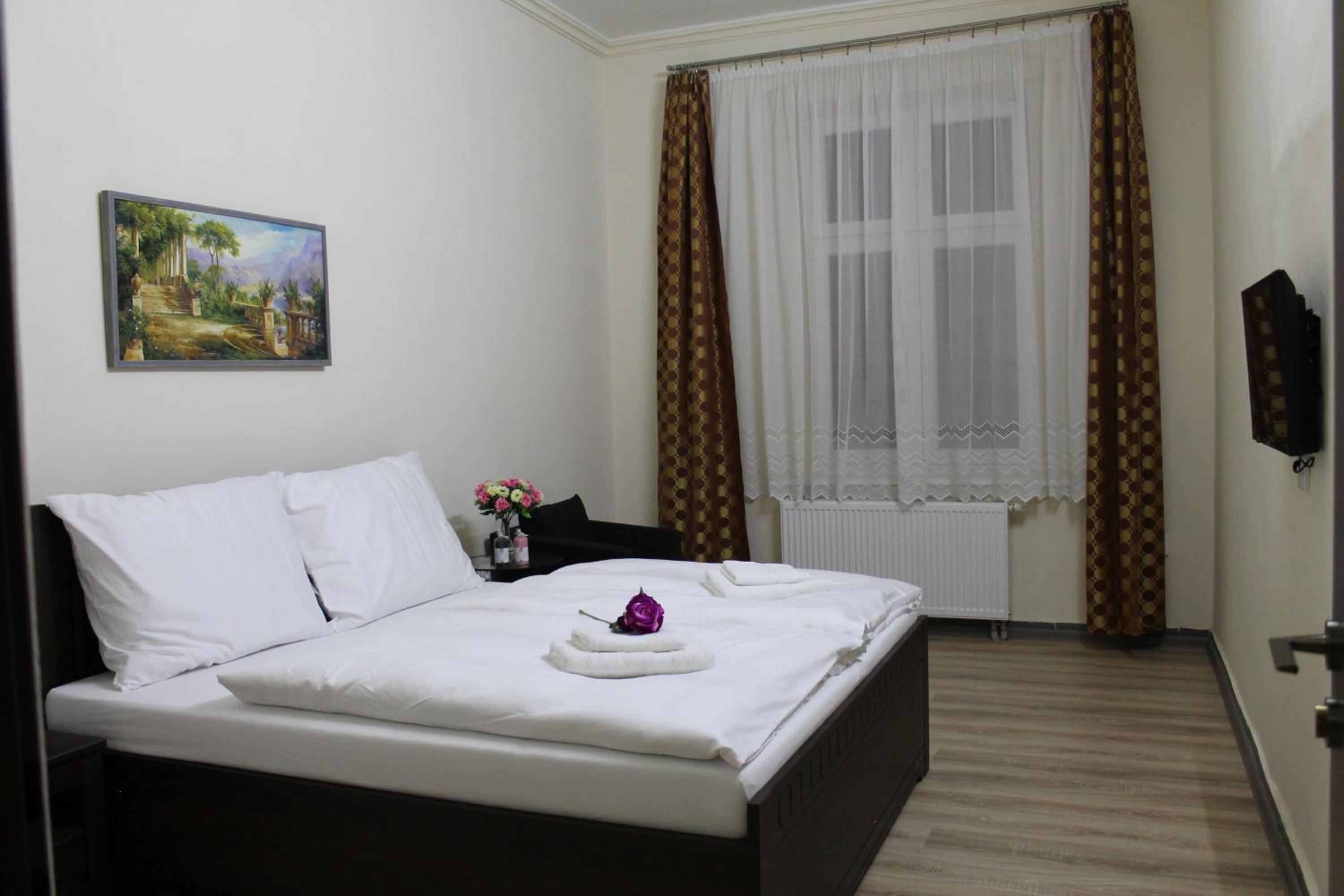 Double Room with Private Bathroom photo 1