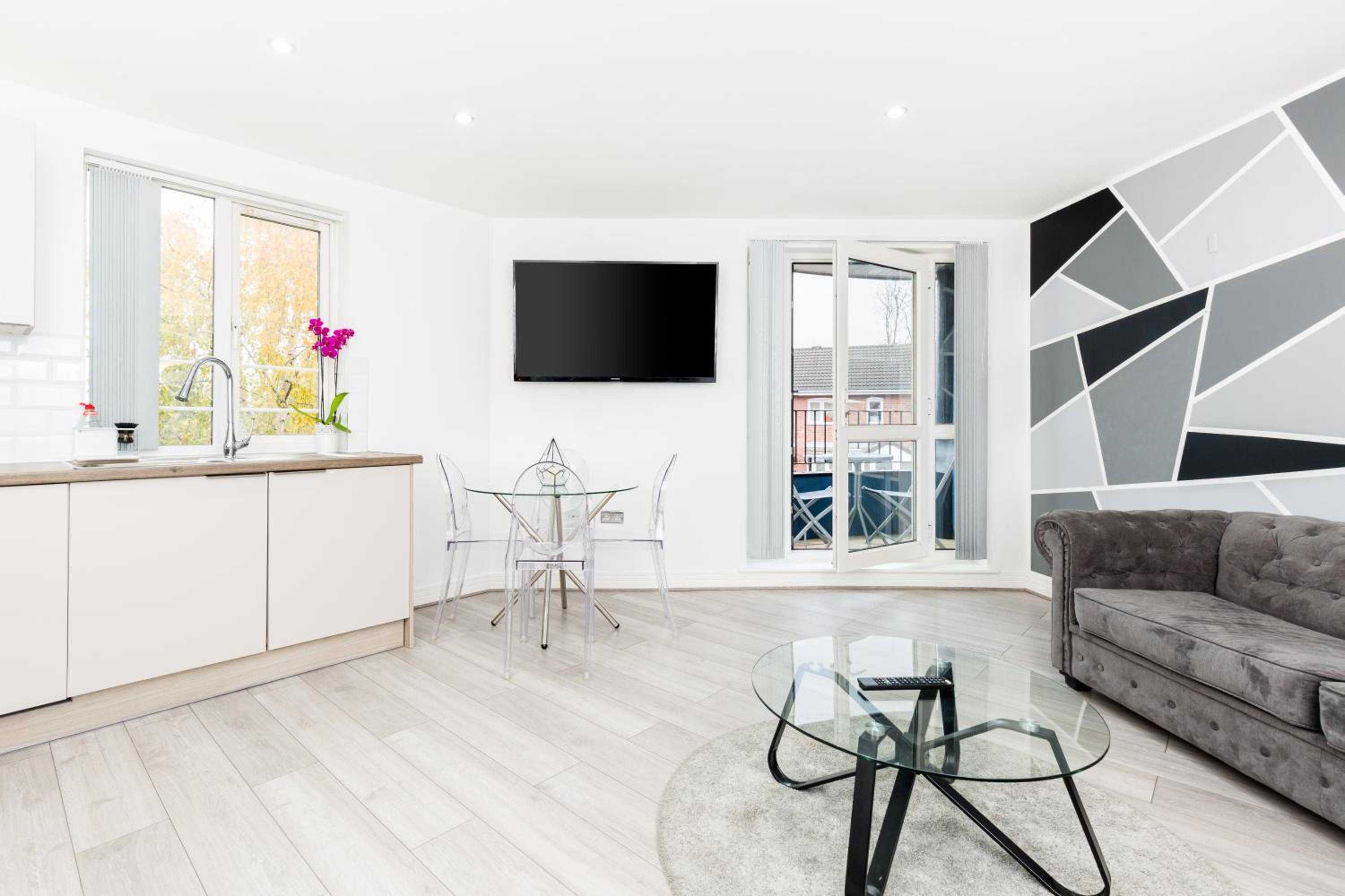 Three-Bedroom Apartment - Photo 23