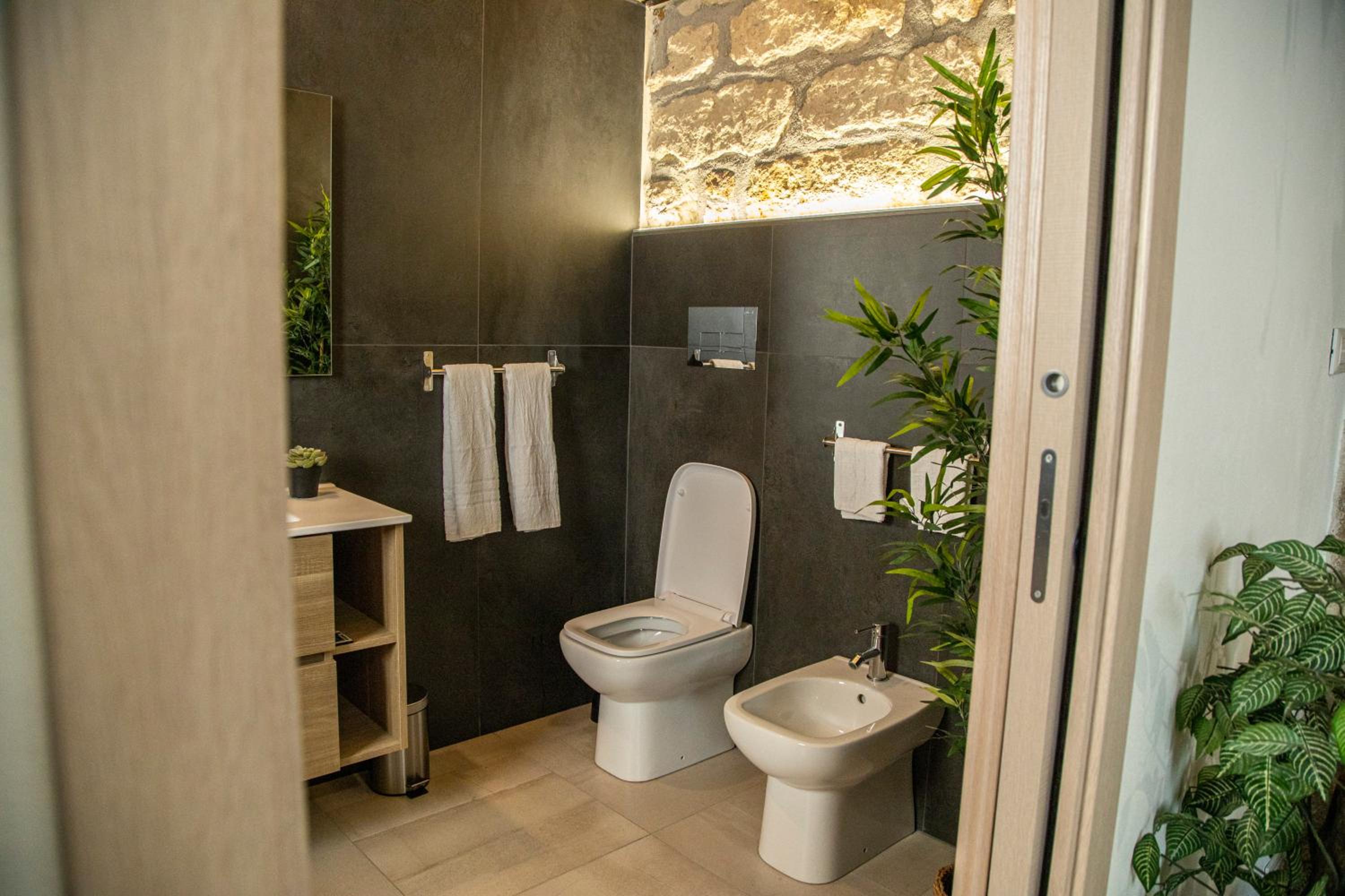 King Room with Spa Bath - Photo 4
