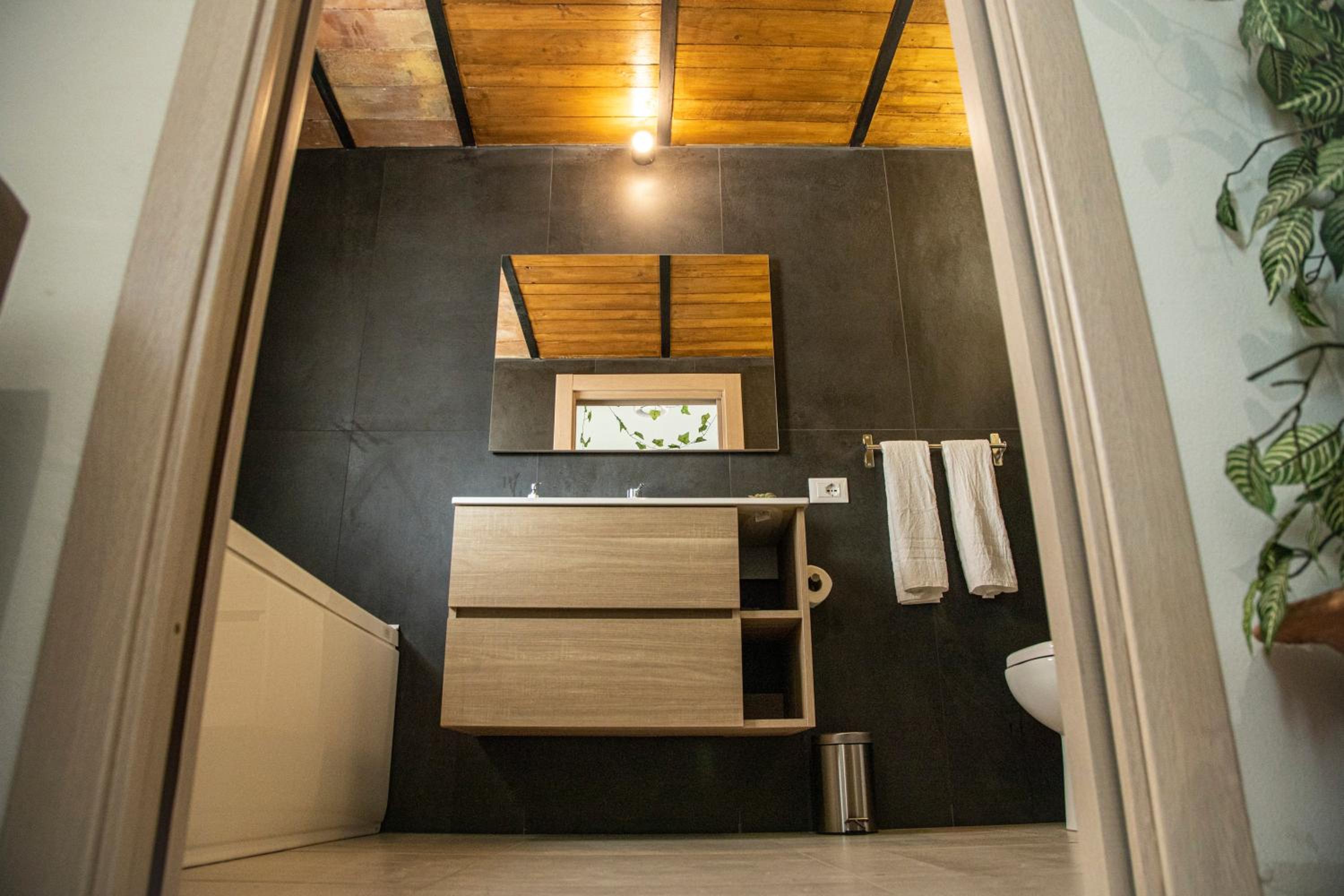 King Room with Spa Bath - Photo 6