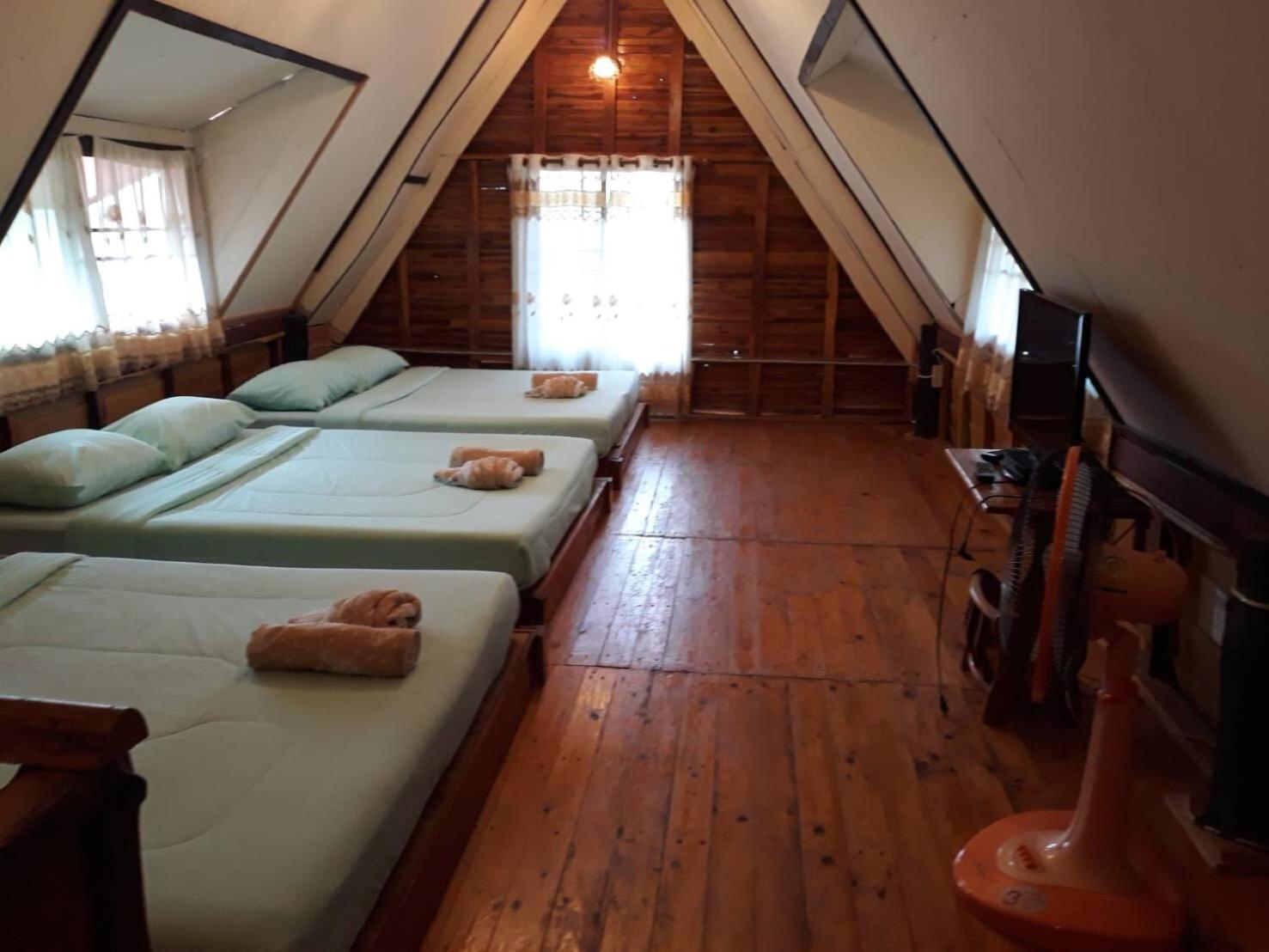 Deluxe King Room - Photo 7