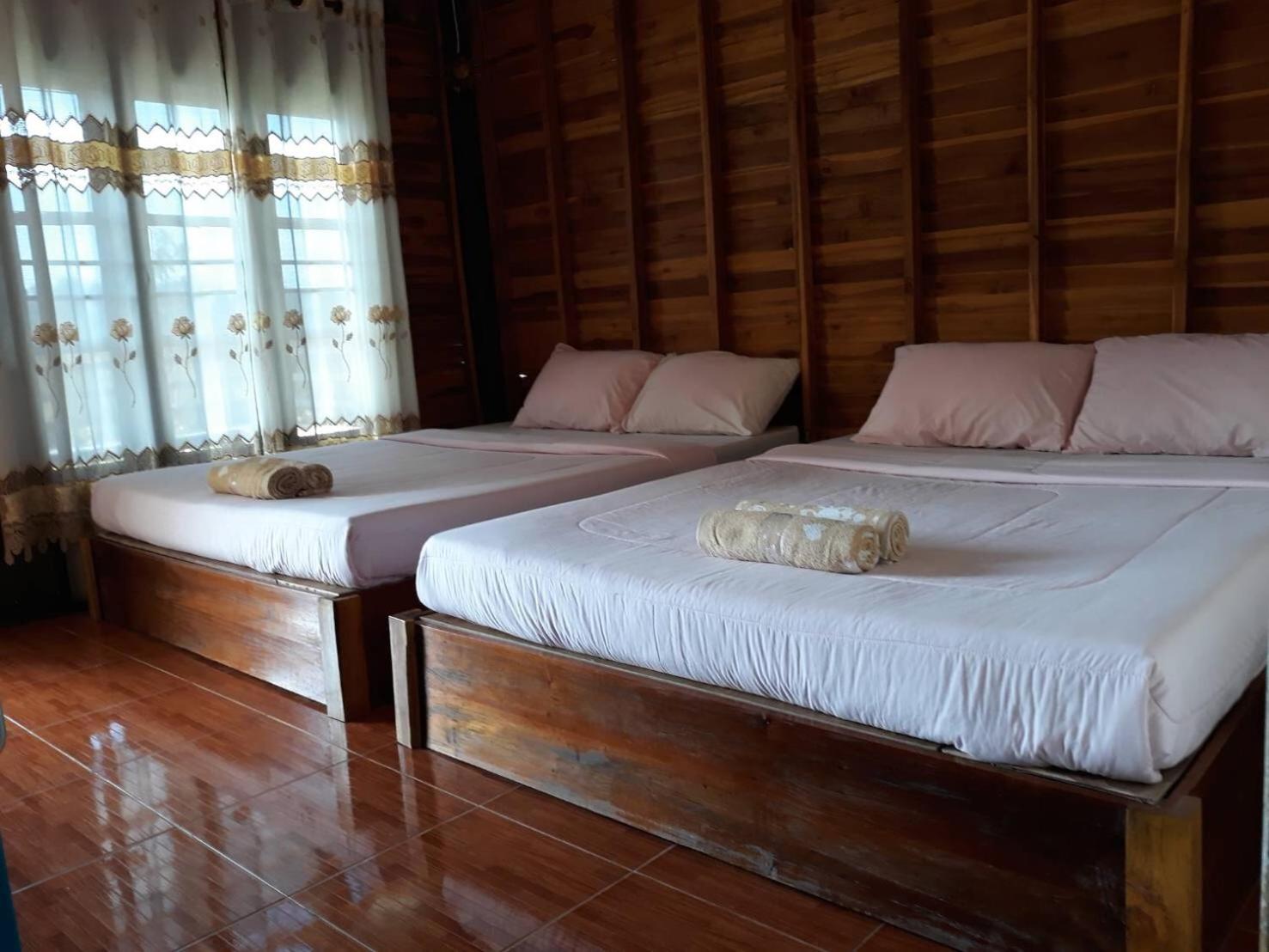 Deluxe King Room - Photo 5