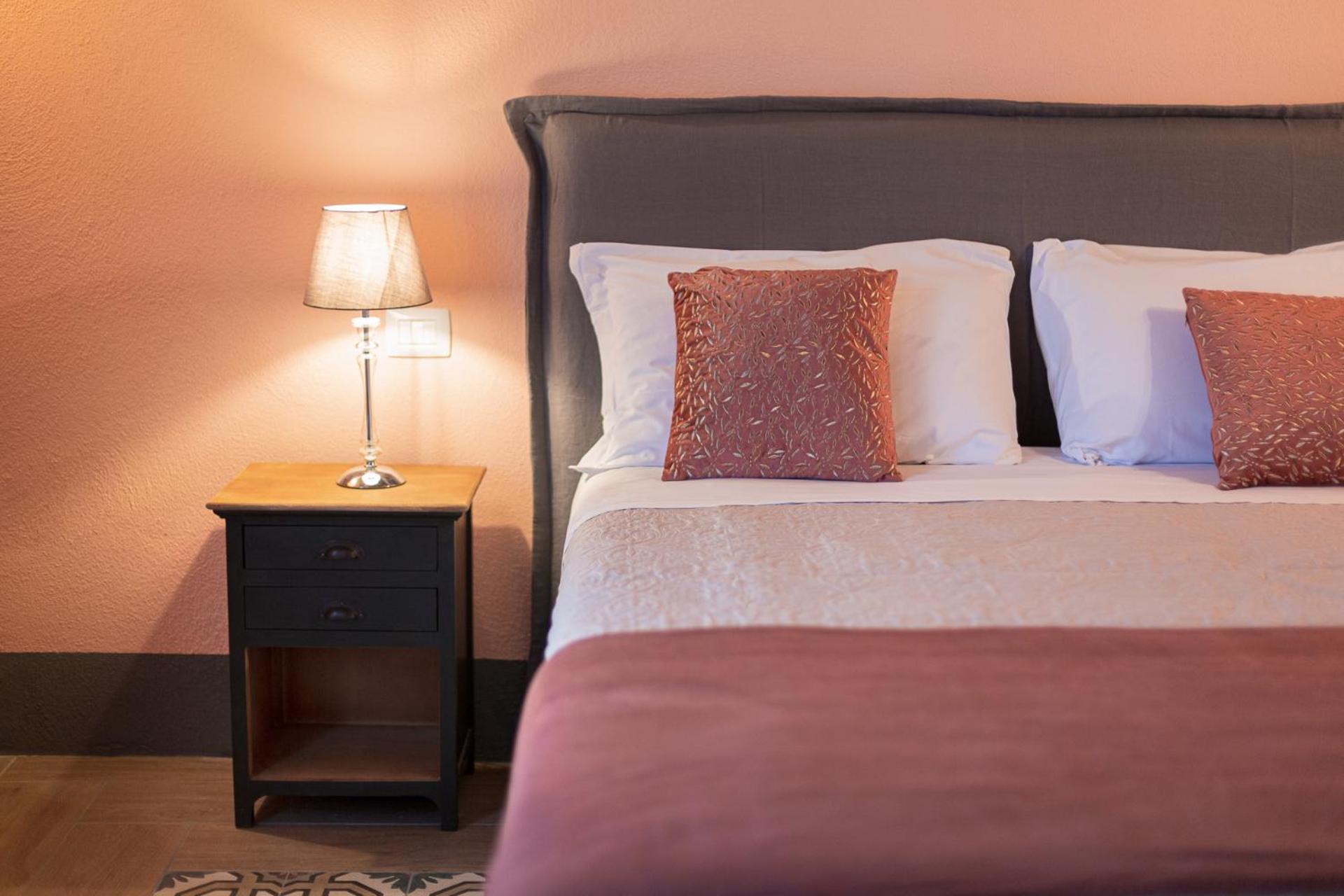 Large Double Room - Photo 6