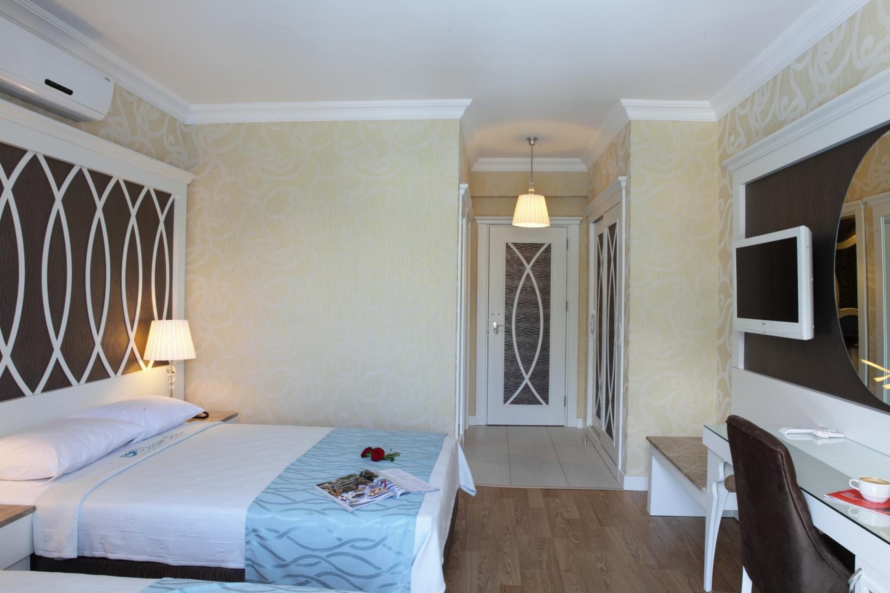 Pool view room - Photo 20