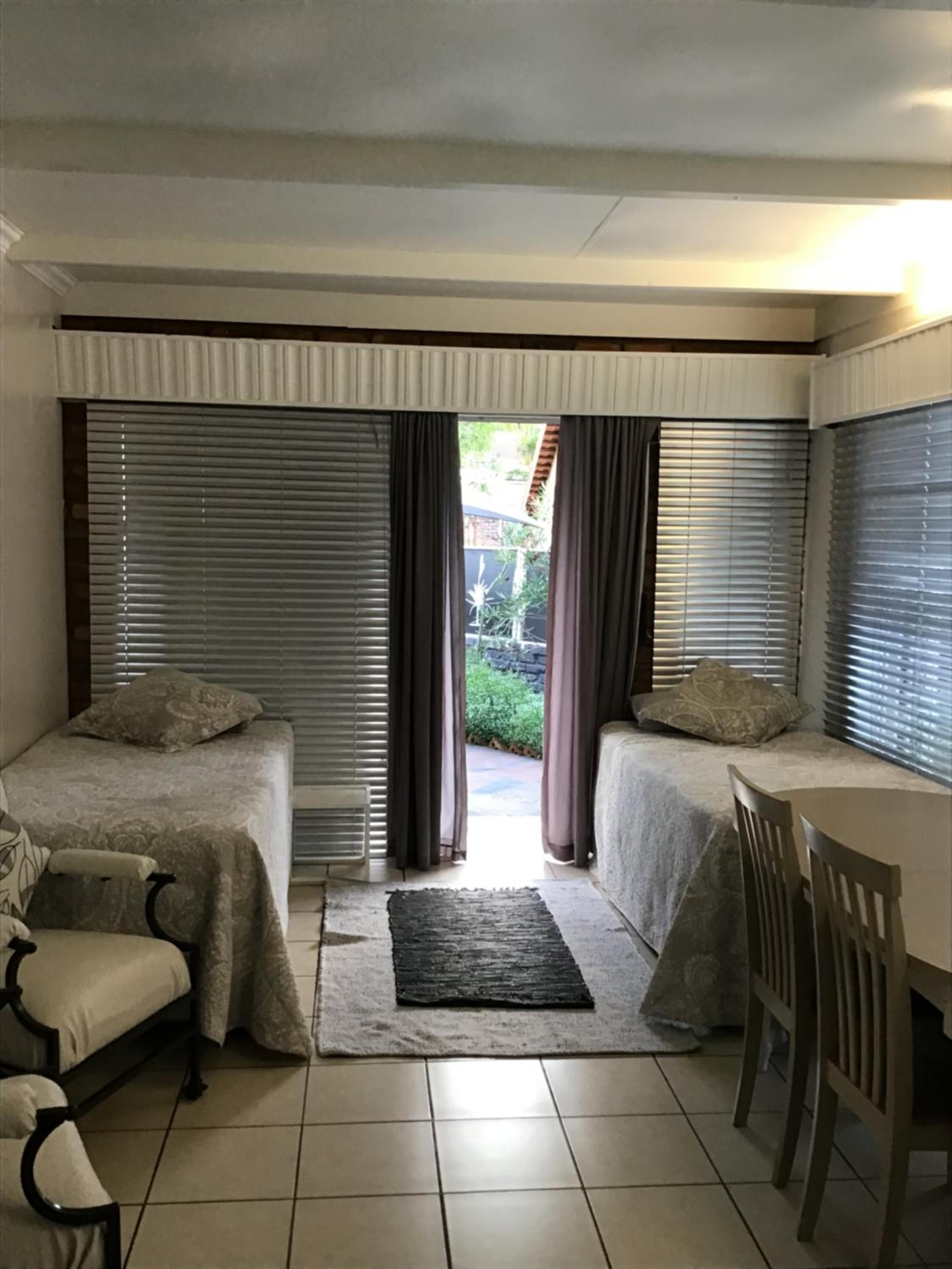 Family Suite with Balcony - Photo 6