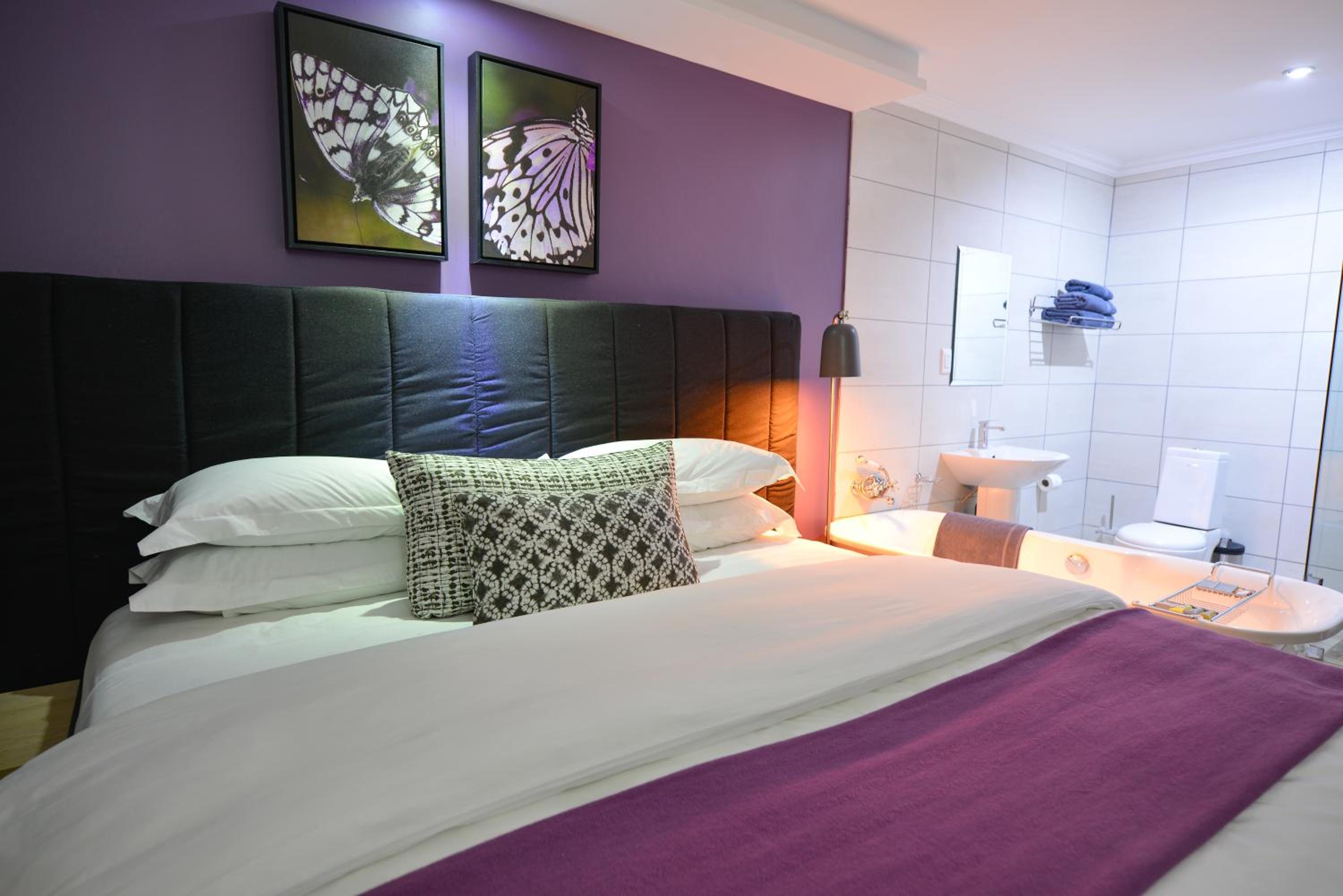 Deluxe King Room - Photo 1