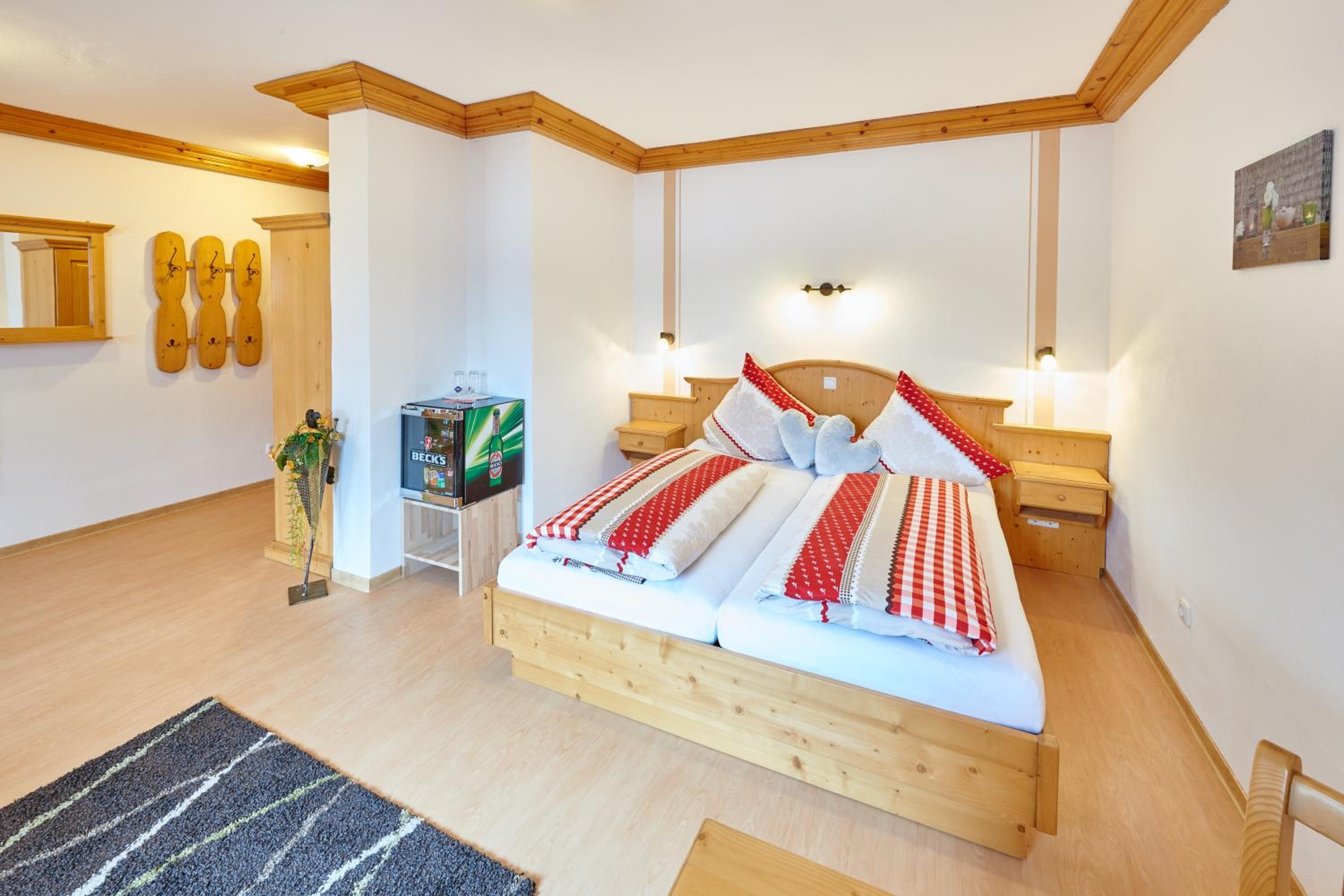 Double Room with Spa Bath - Photo 1