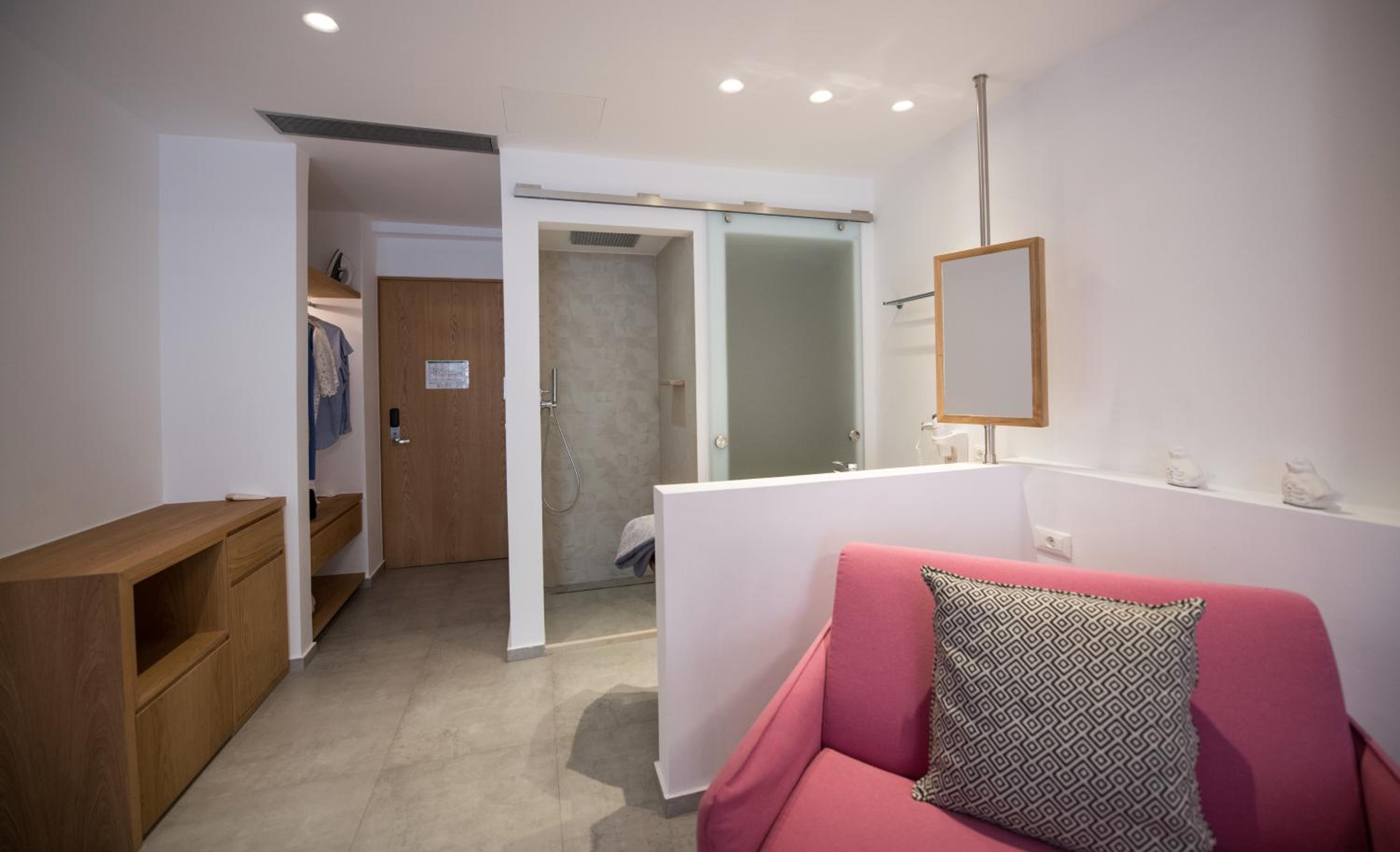 Luxury Suite with Outdoor Pool