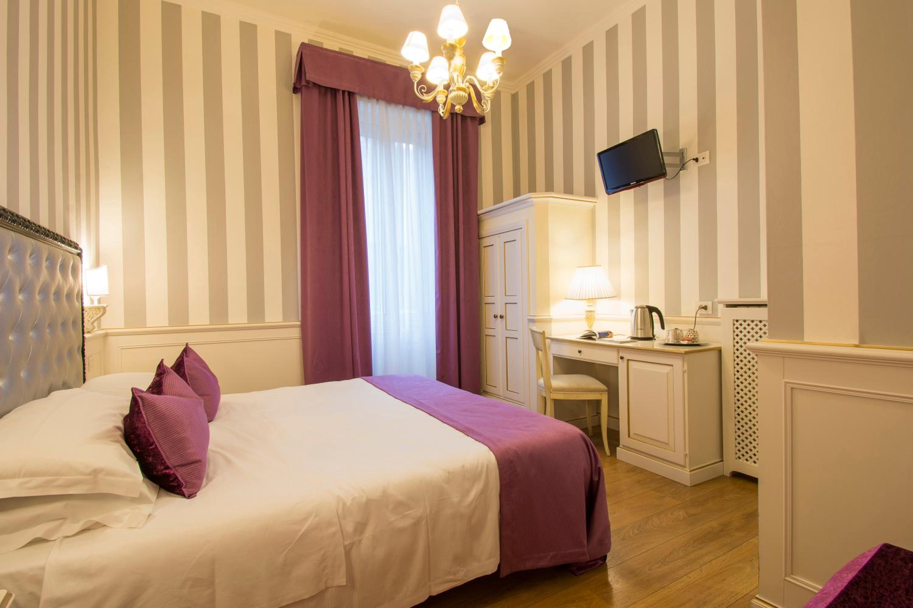 Double or Twin Room - Photo 12