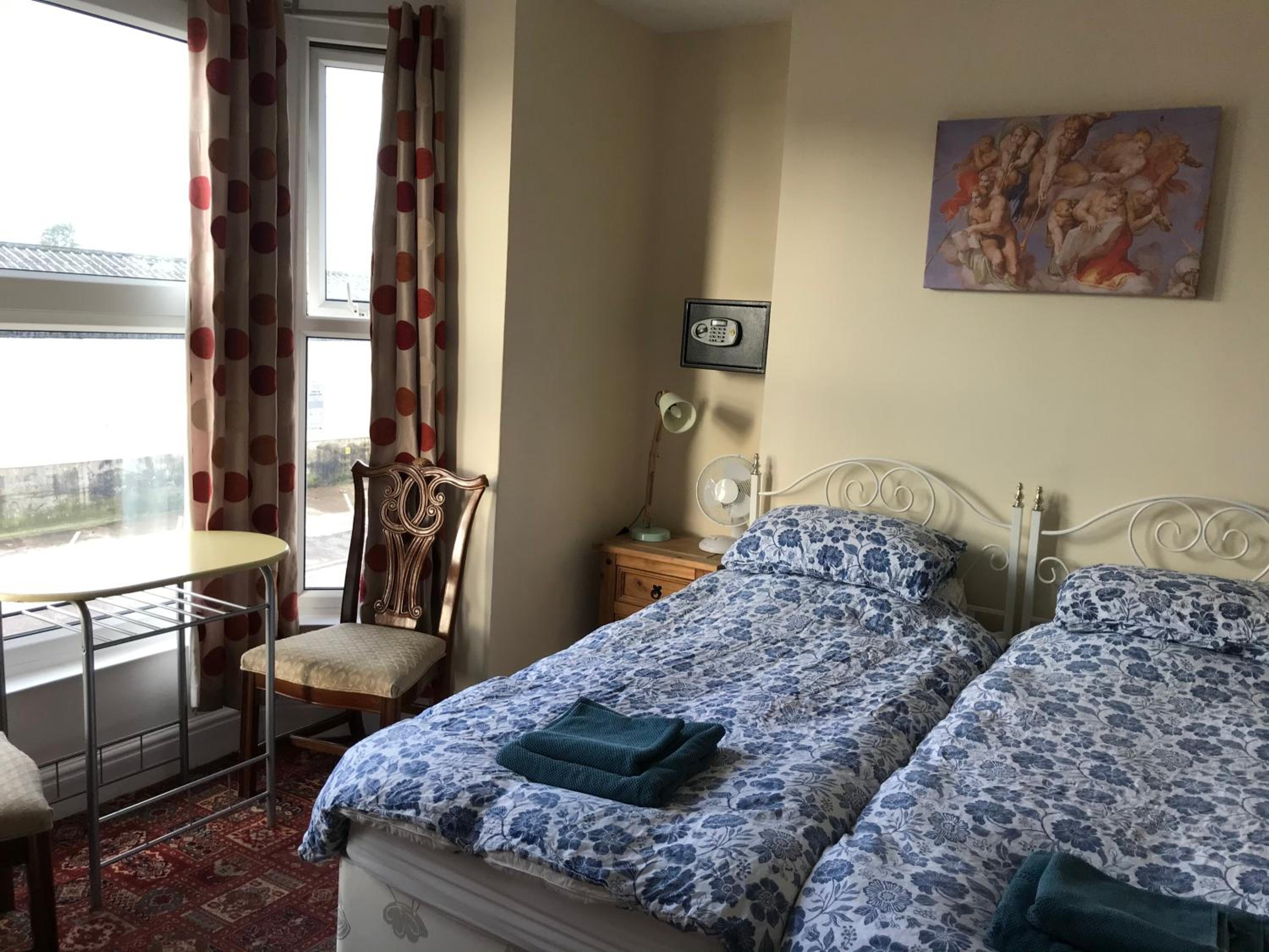 Double or Twin Room photo 3