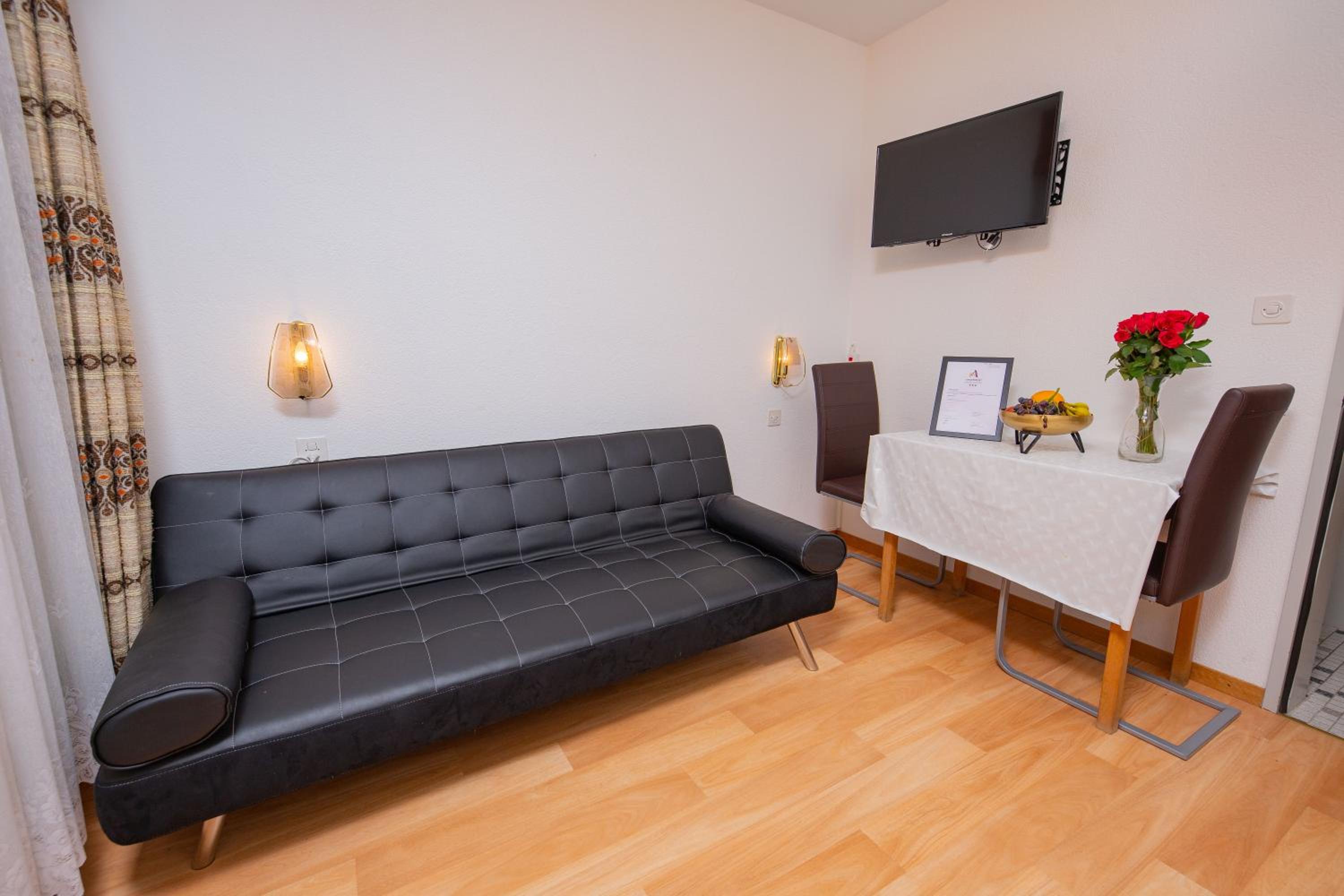 Apartment - Ground Floor - Photo 1