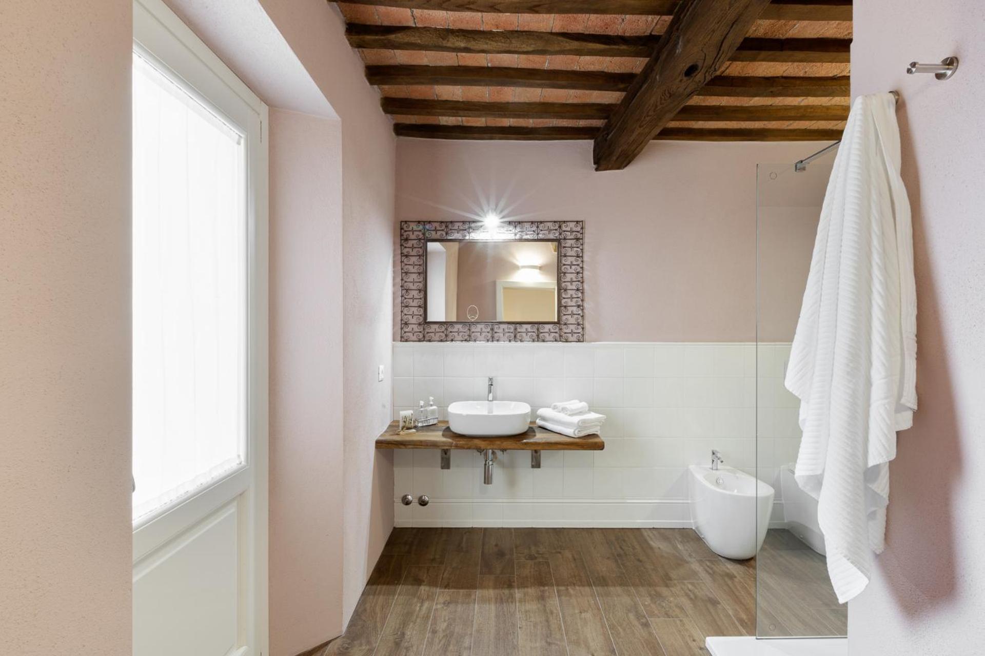 Large Double Room - Photo 5