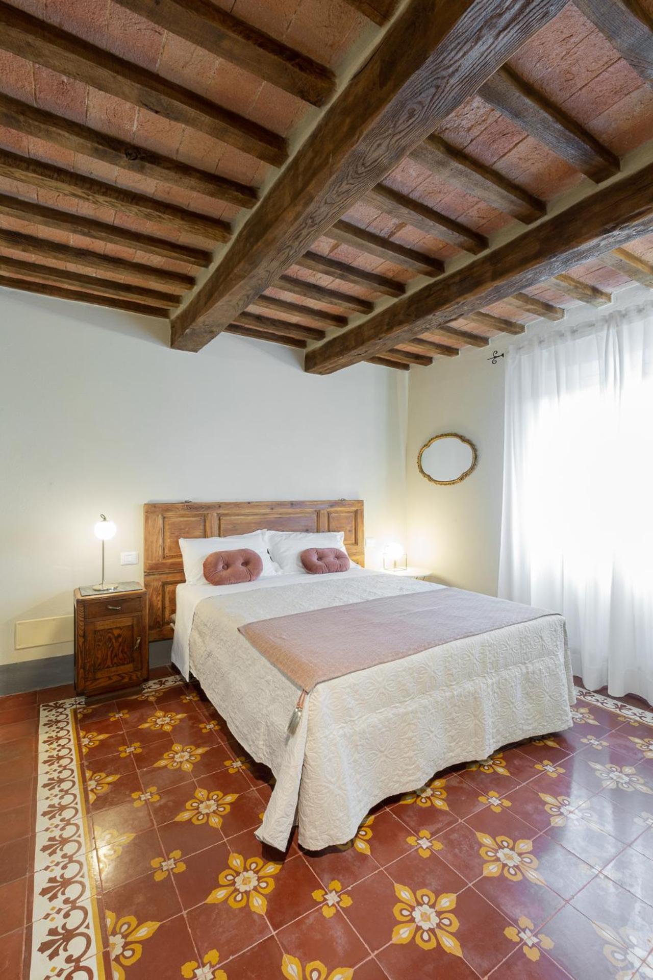 Large Double Room - Photo 9