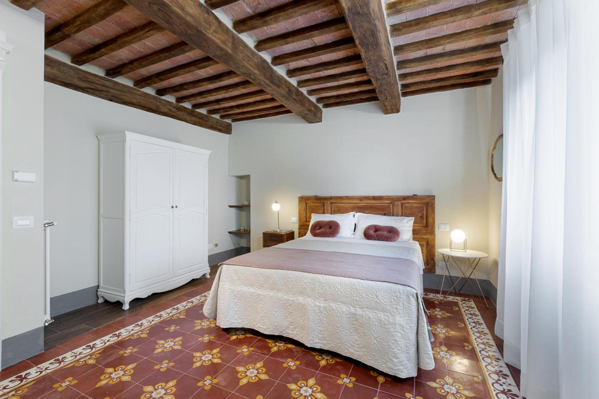 Large Double Room - Photo 7