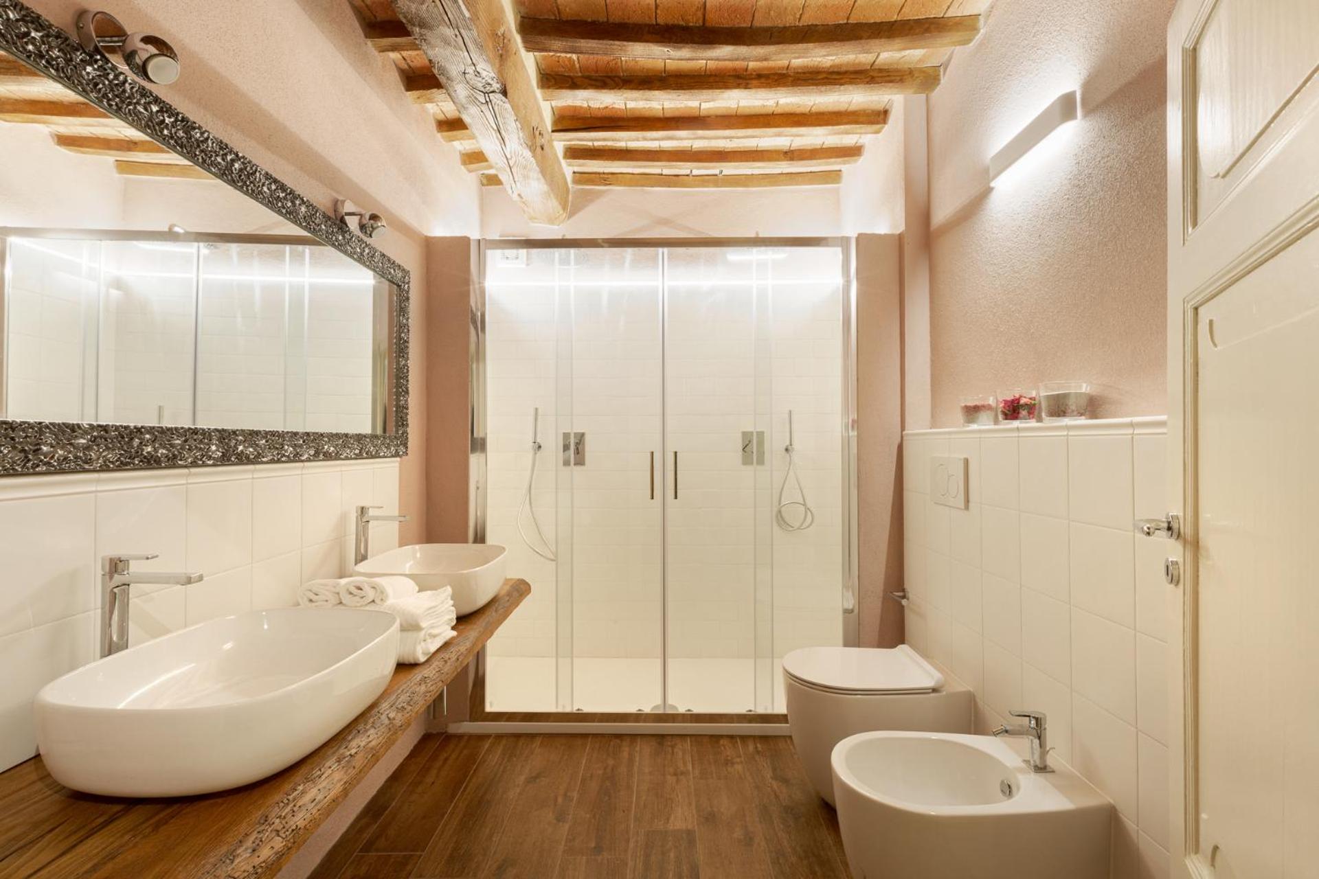 Junior Suite with Balcony - Photo 5