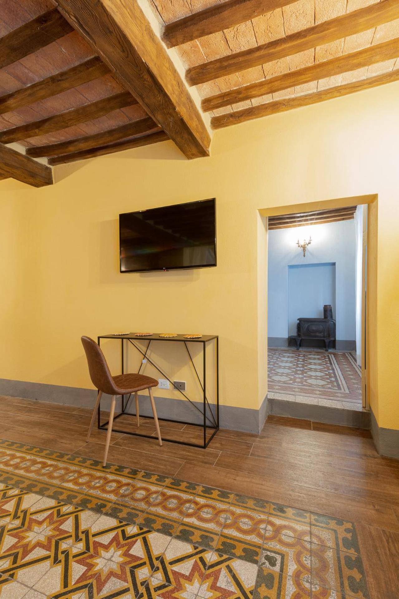 Junior Suite with Balcony - Photo 6