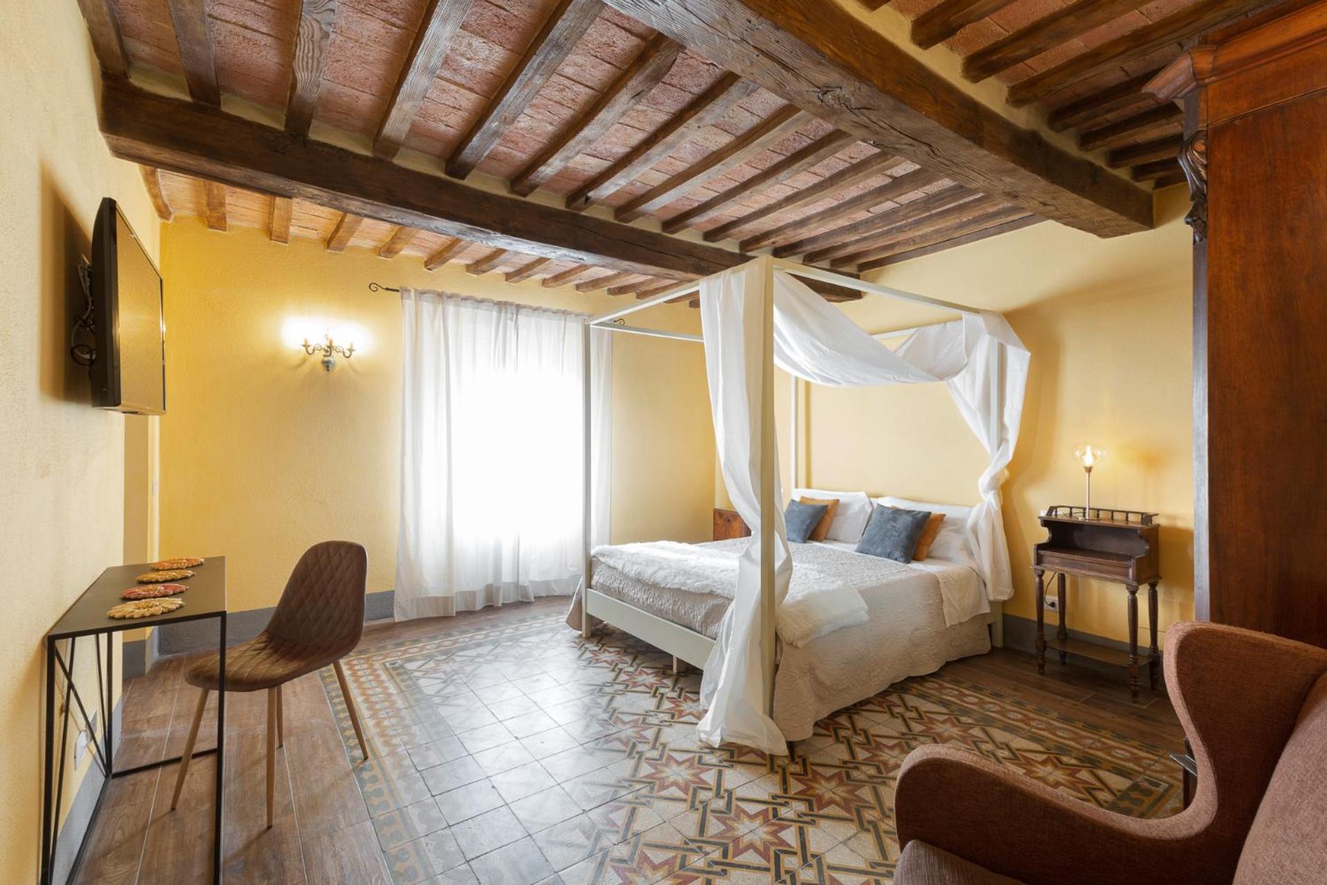 Junior Suite with Balcony - Photo 2