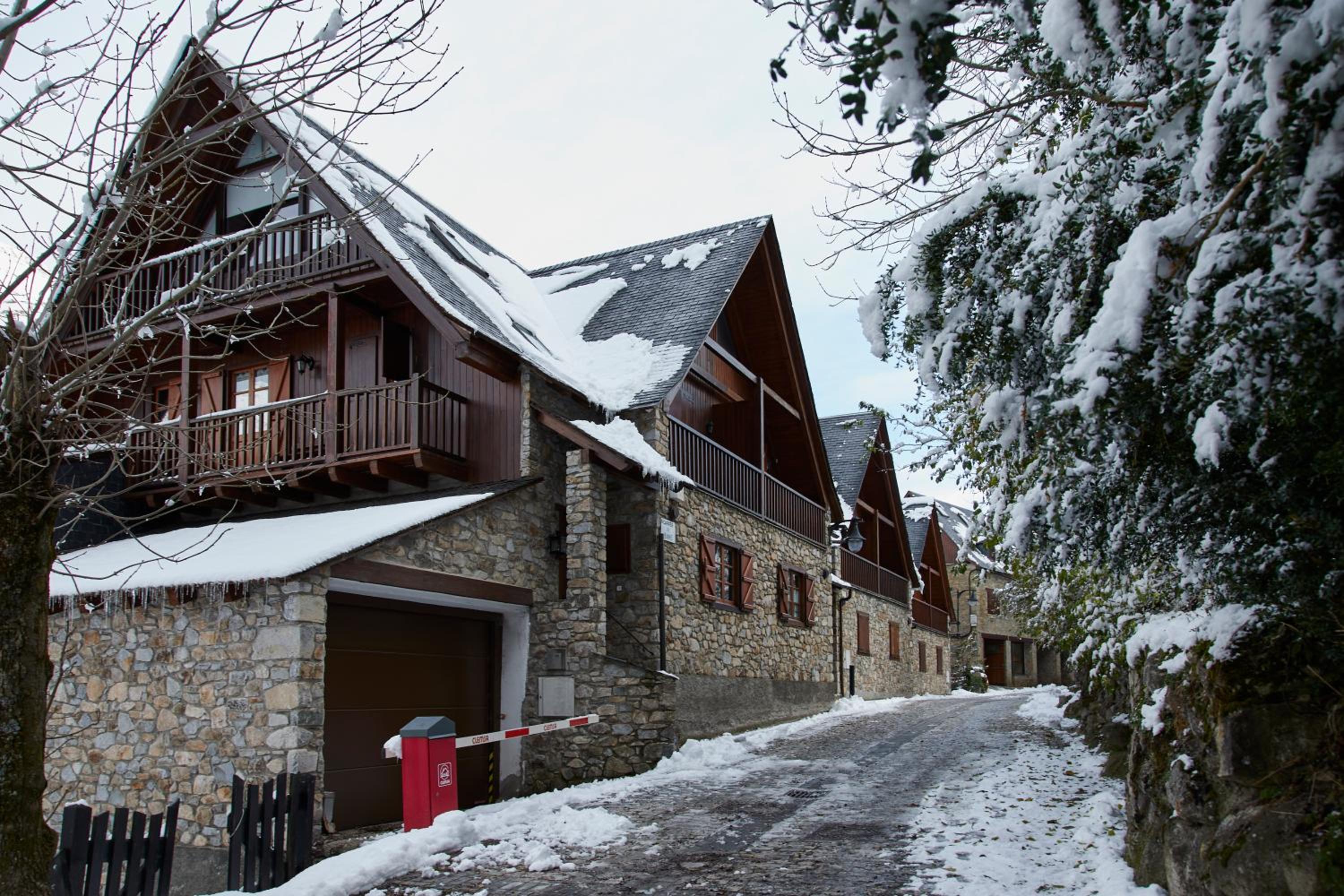 Four-Bedroom House photo 2