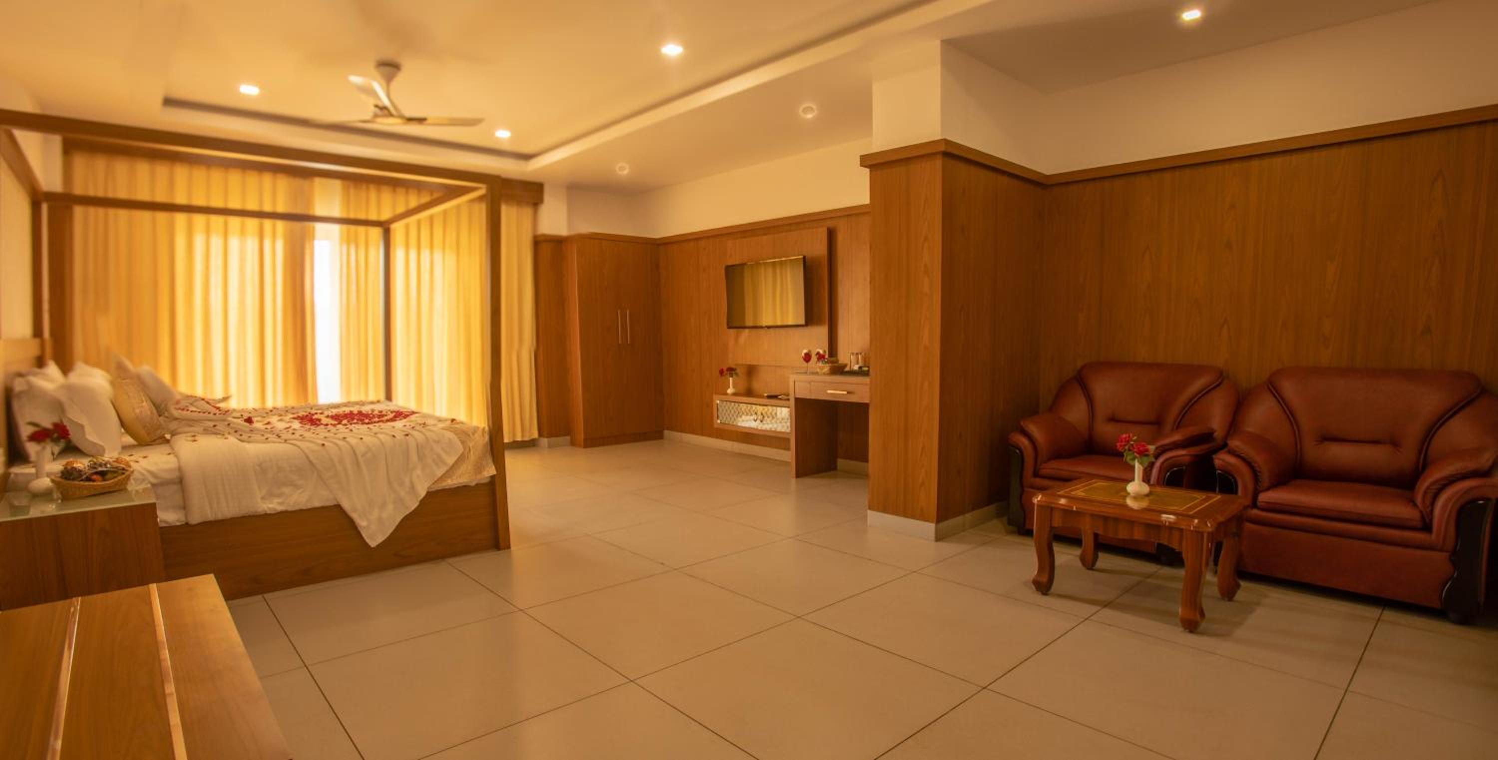 Suite with Lake View - Photo 6