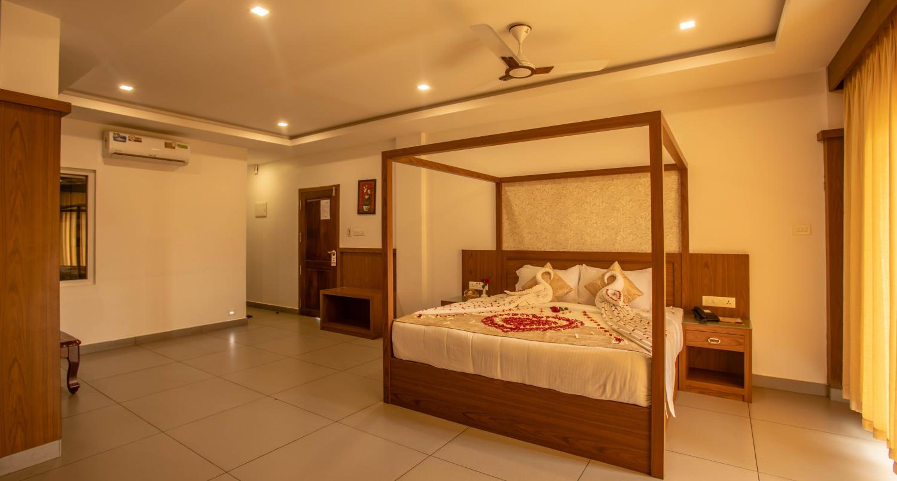 Suite with Lake View - Photo 1