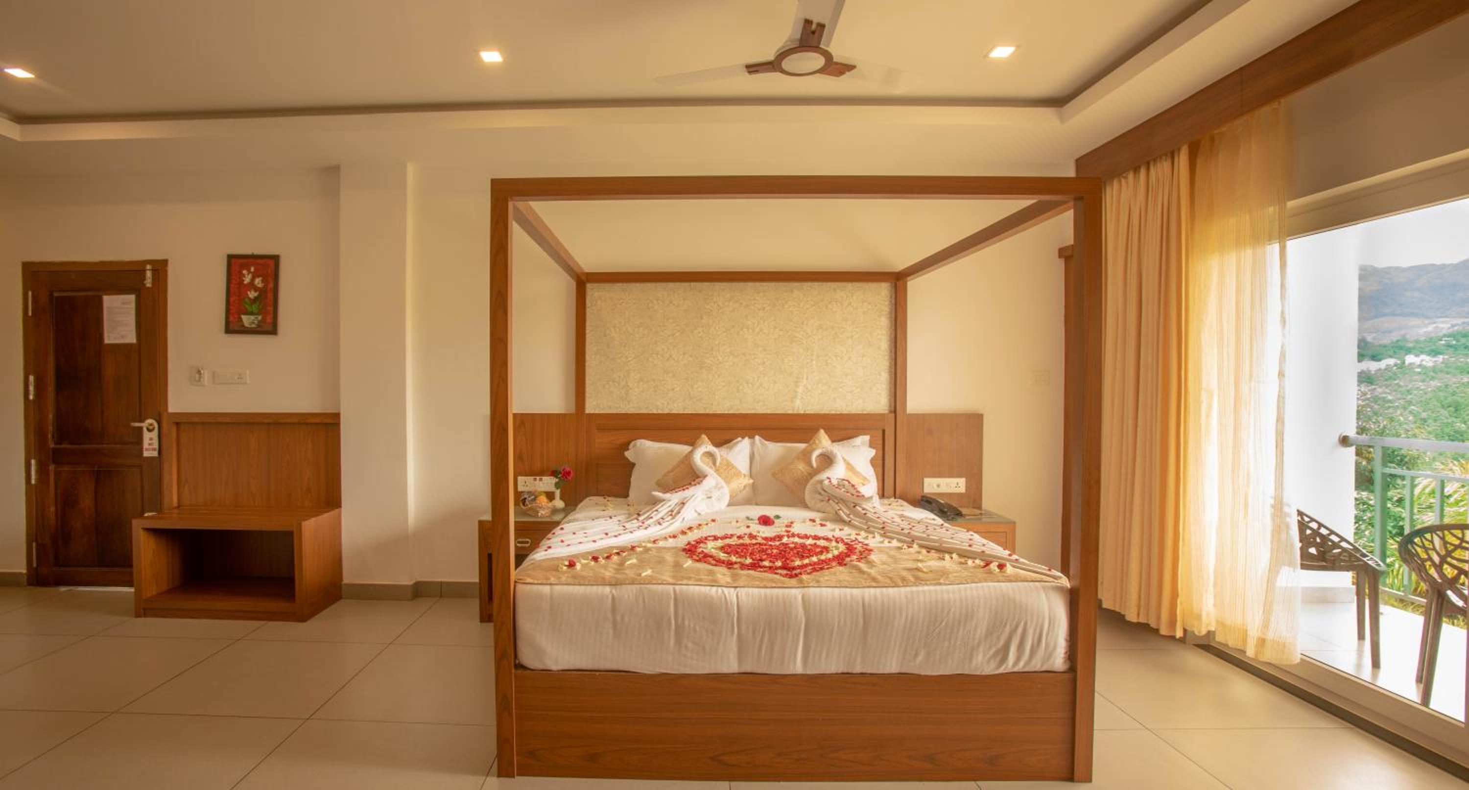 Suite with Lake View - Photo 7