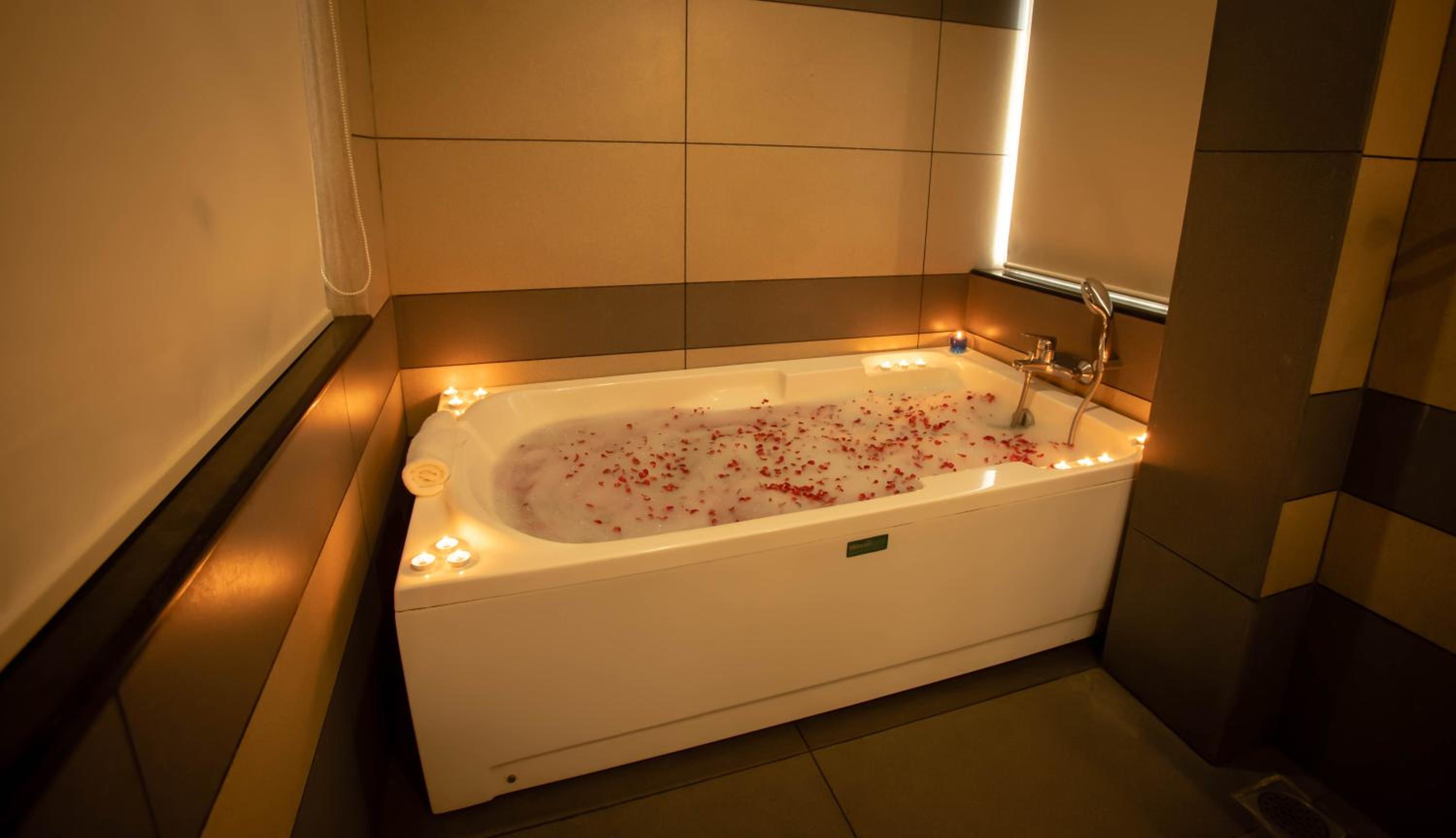 Suite with Lake View - Photo 5