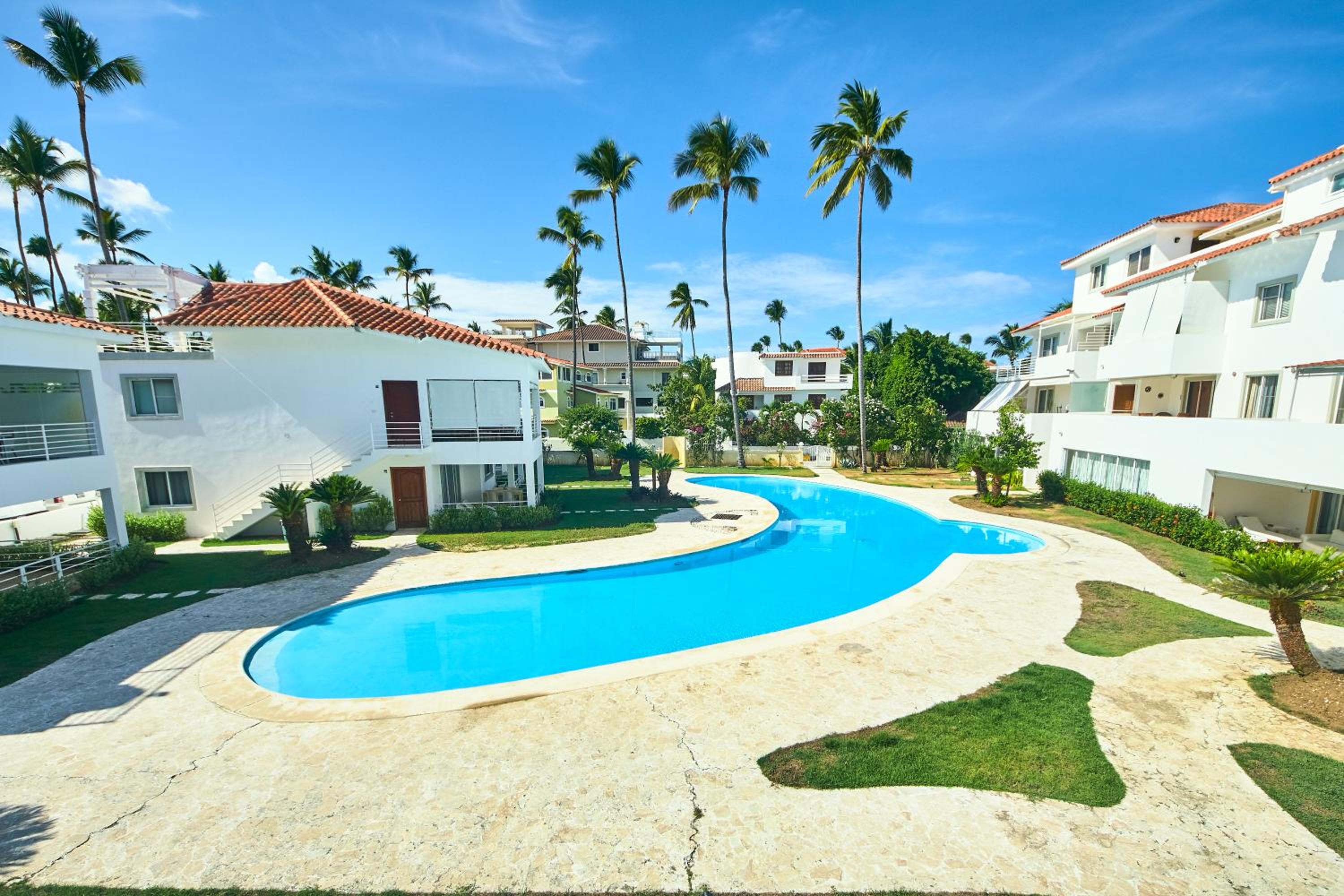 Classic Studio, 1 King Bed, Pool View — the supplier's photographs — photo 4
