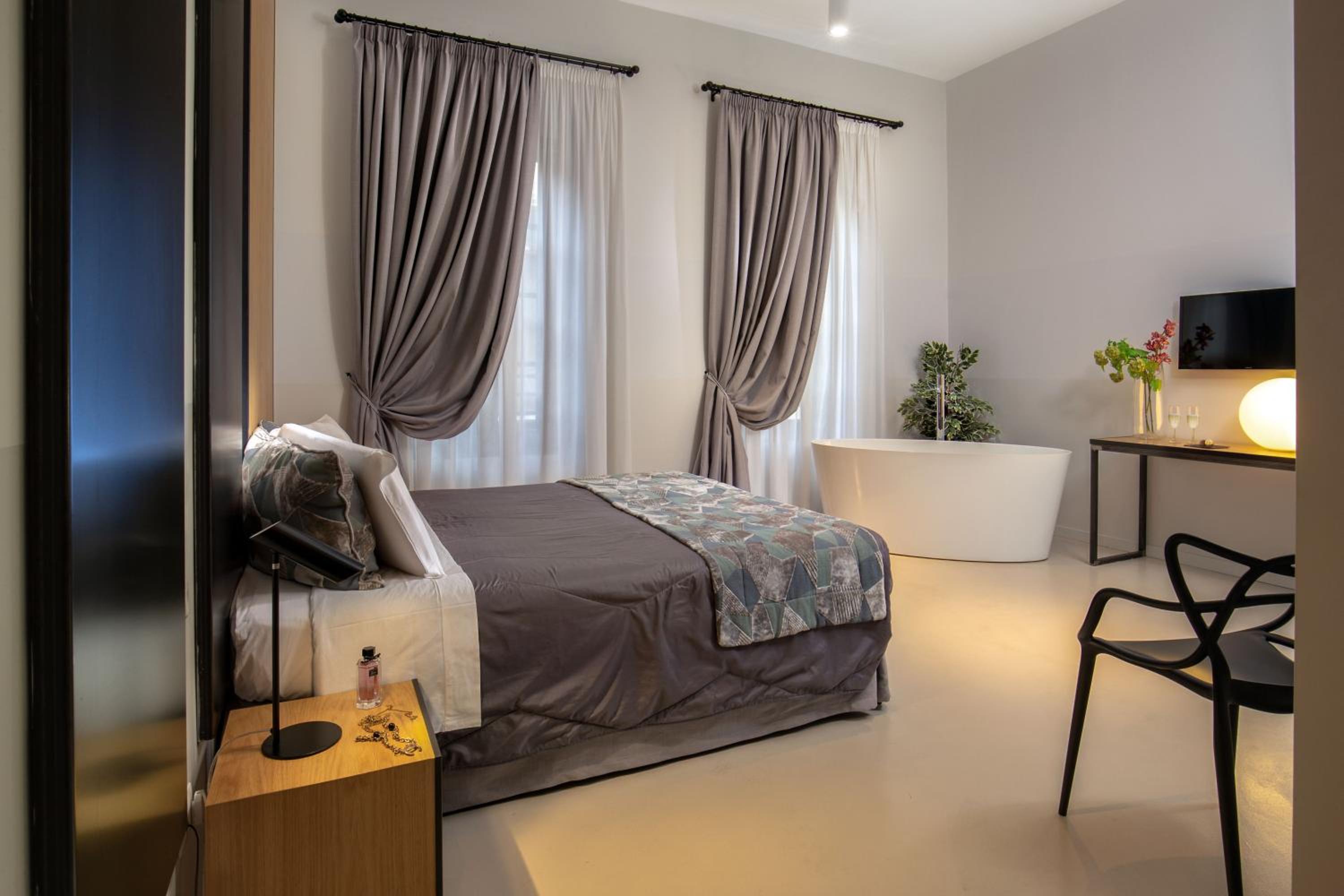 Deluxe Double Room photo 2