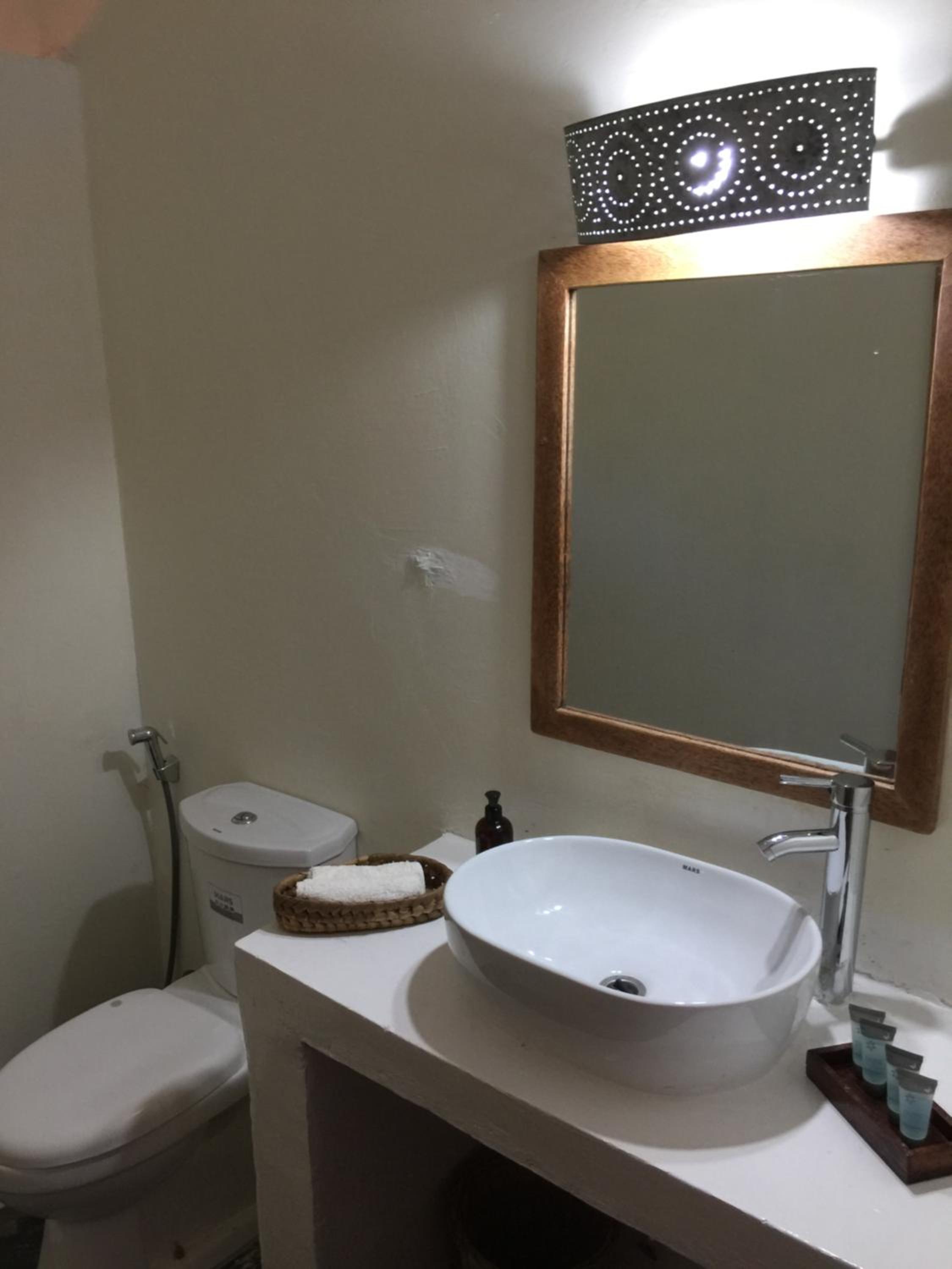 Standard Double Room - Photo 8
