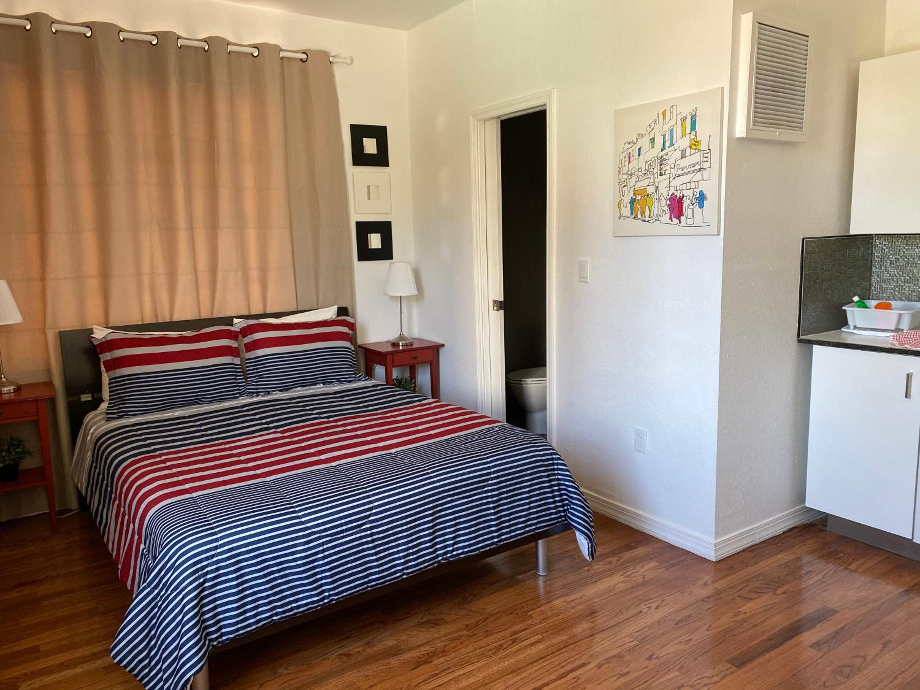 Studio Apartment - Photo 1