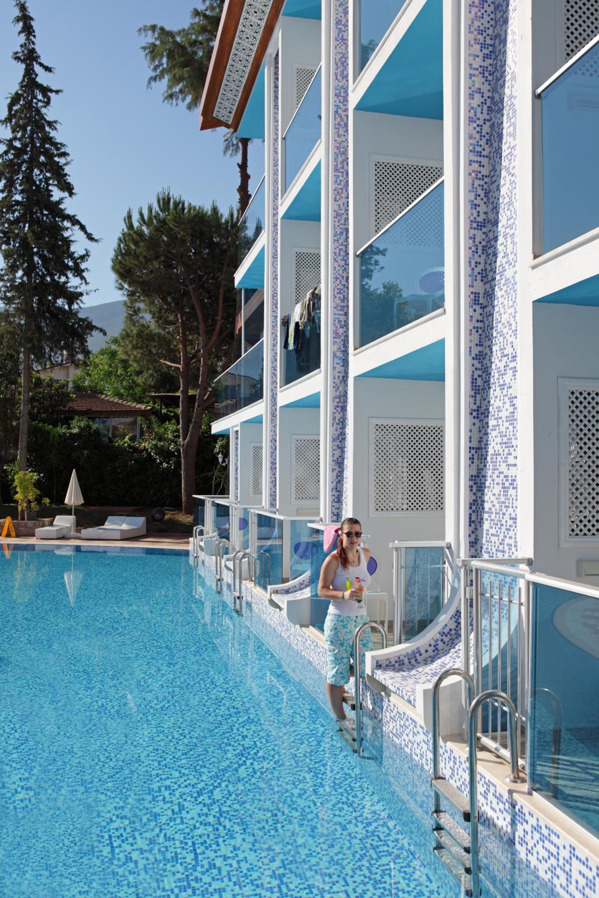 Swim-Up Double Room - Photo 15