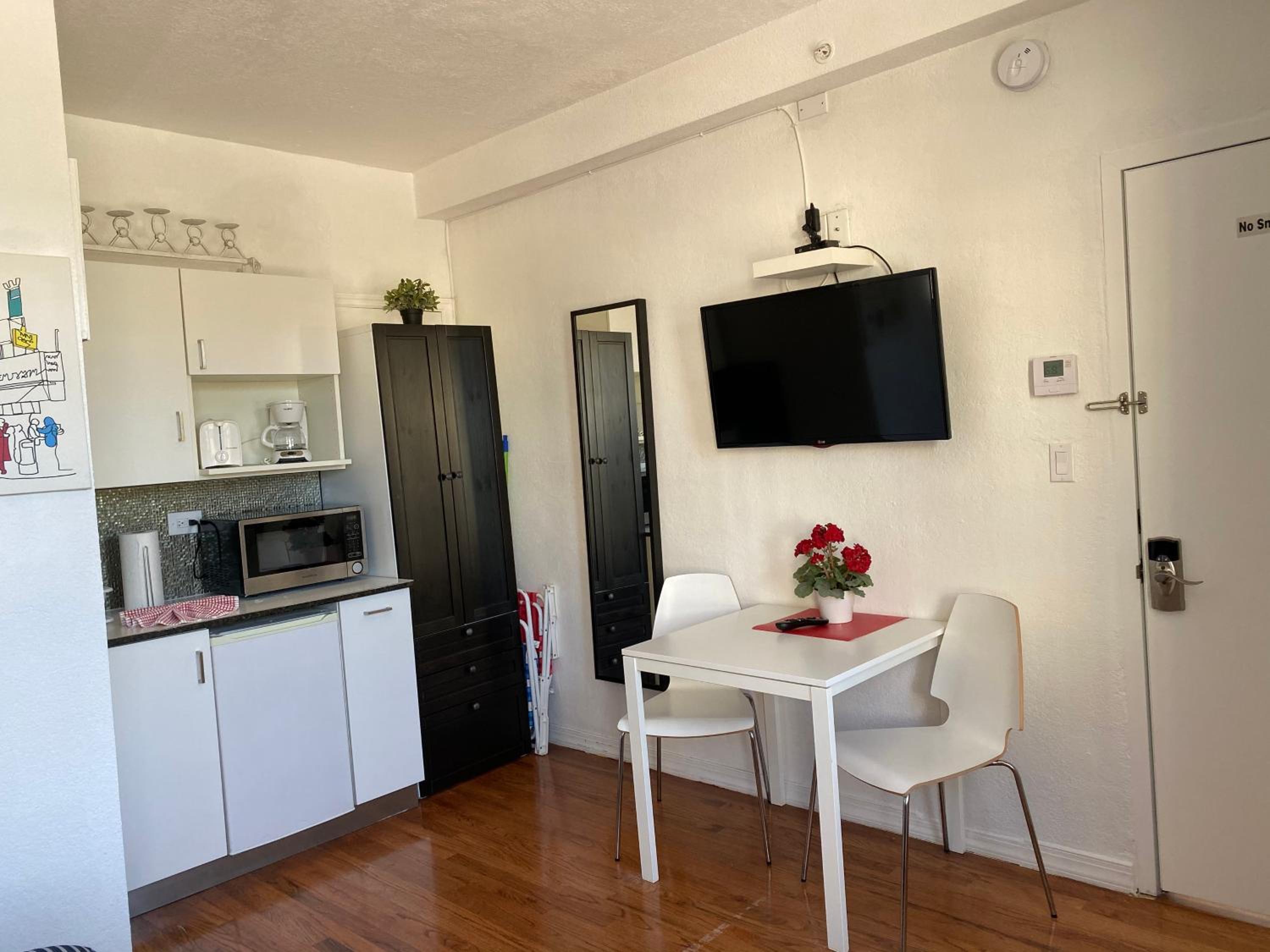 Studio Apartment - Photo 9
