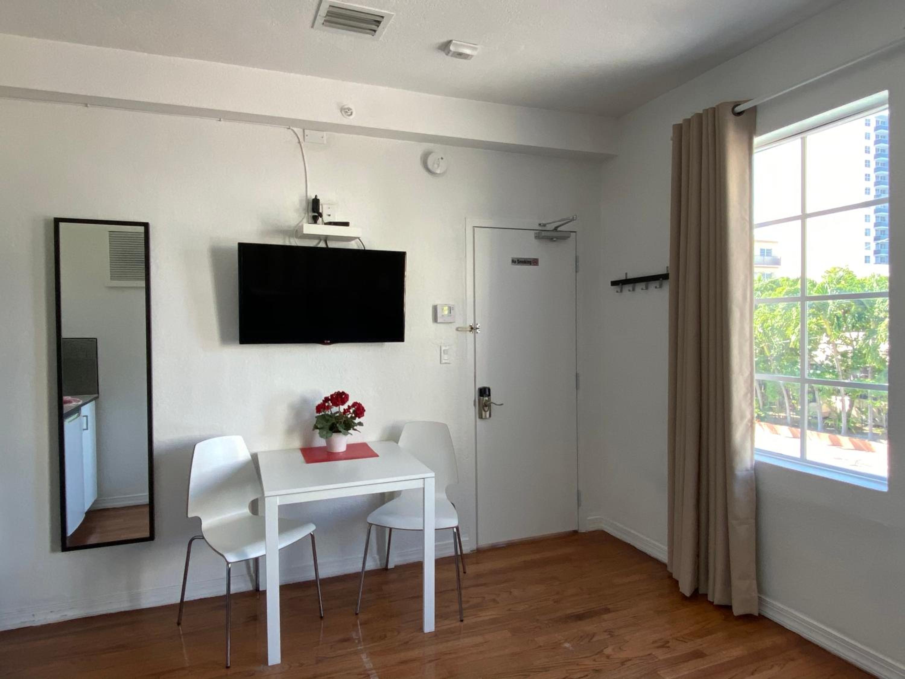 Studio Apartment - Photo 10