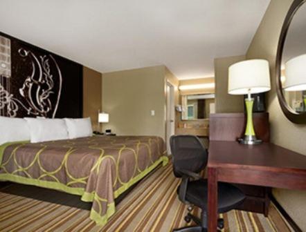 Queen Room - Non-Smoking - Photo 4