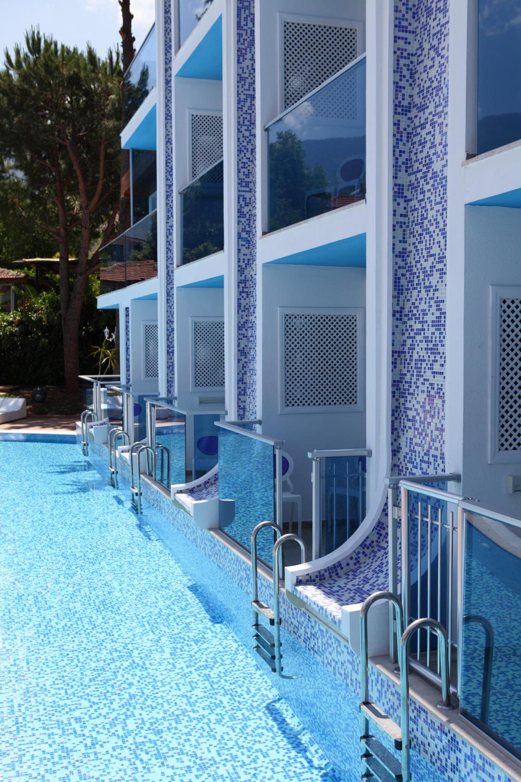 Swim-Up Double Room - Photo 10