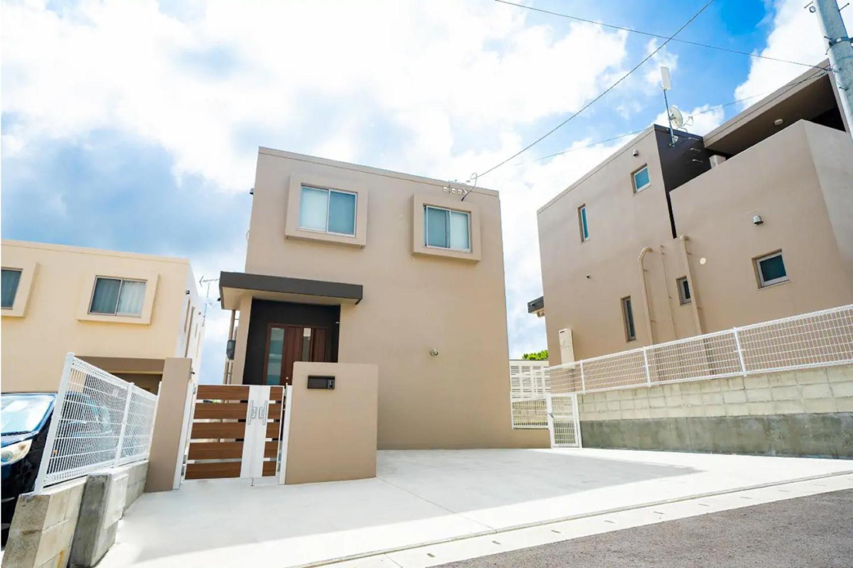 Three-Bedroom House photo 2