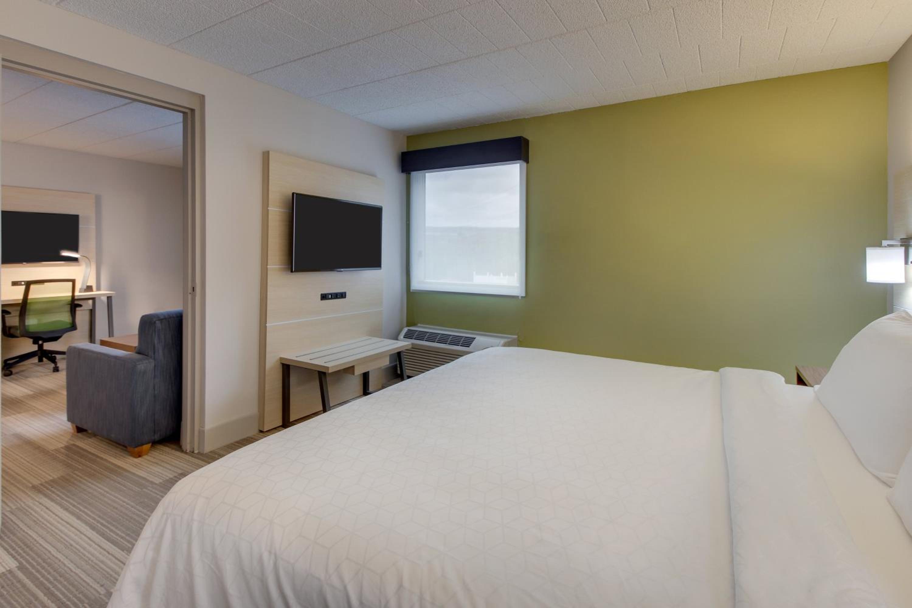 King Suite with Sofa Bed - Photo 3