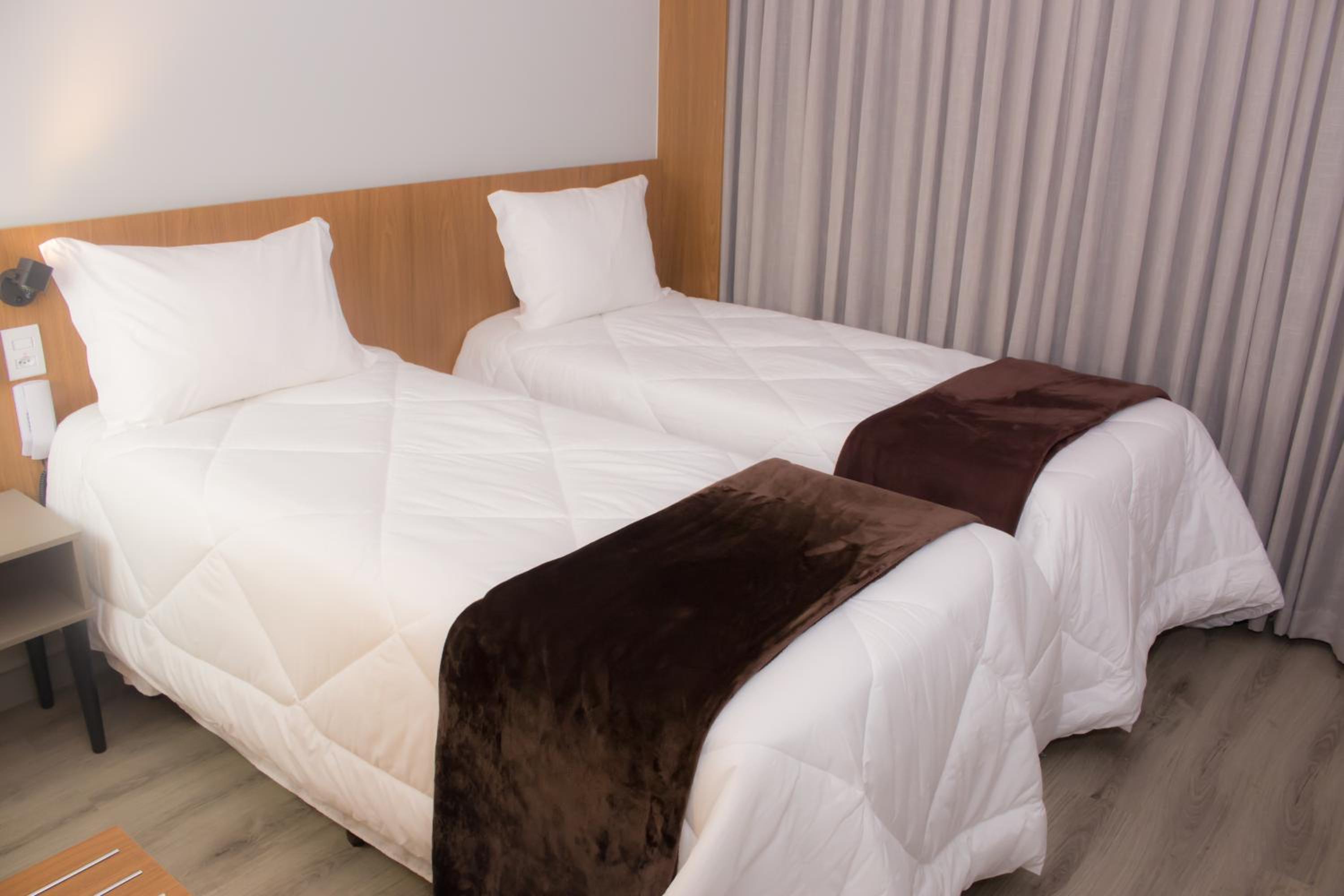 Standard Double or Twin Room - Photo 8