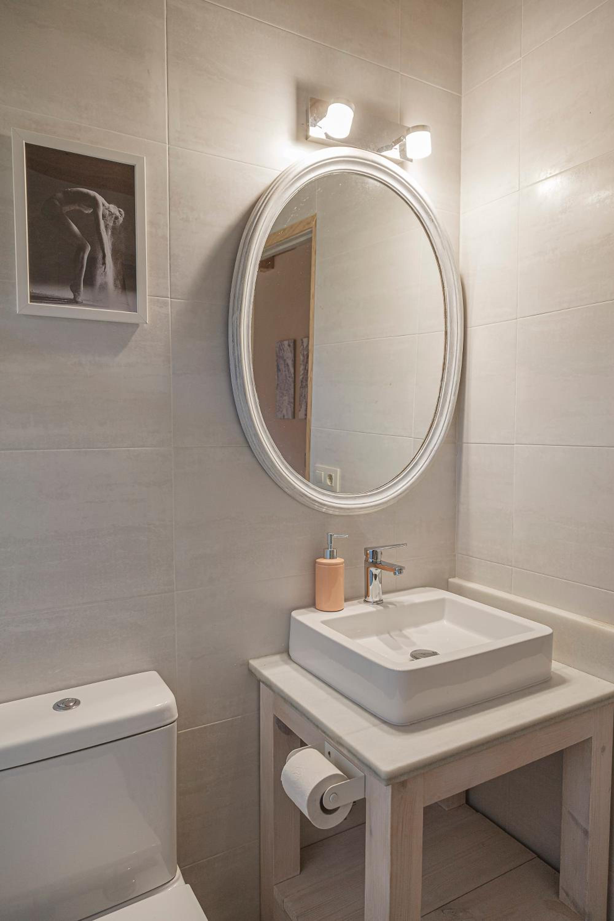 Double Room with Balcony - Photo 3