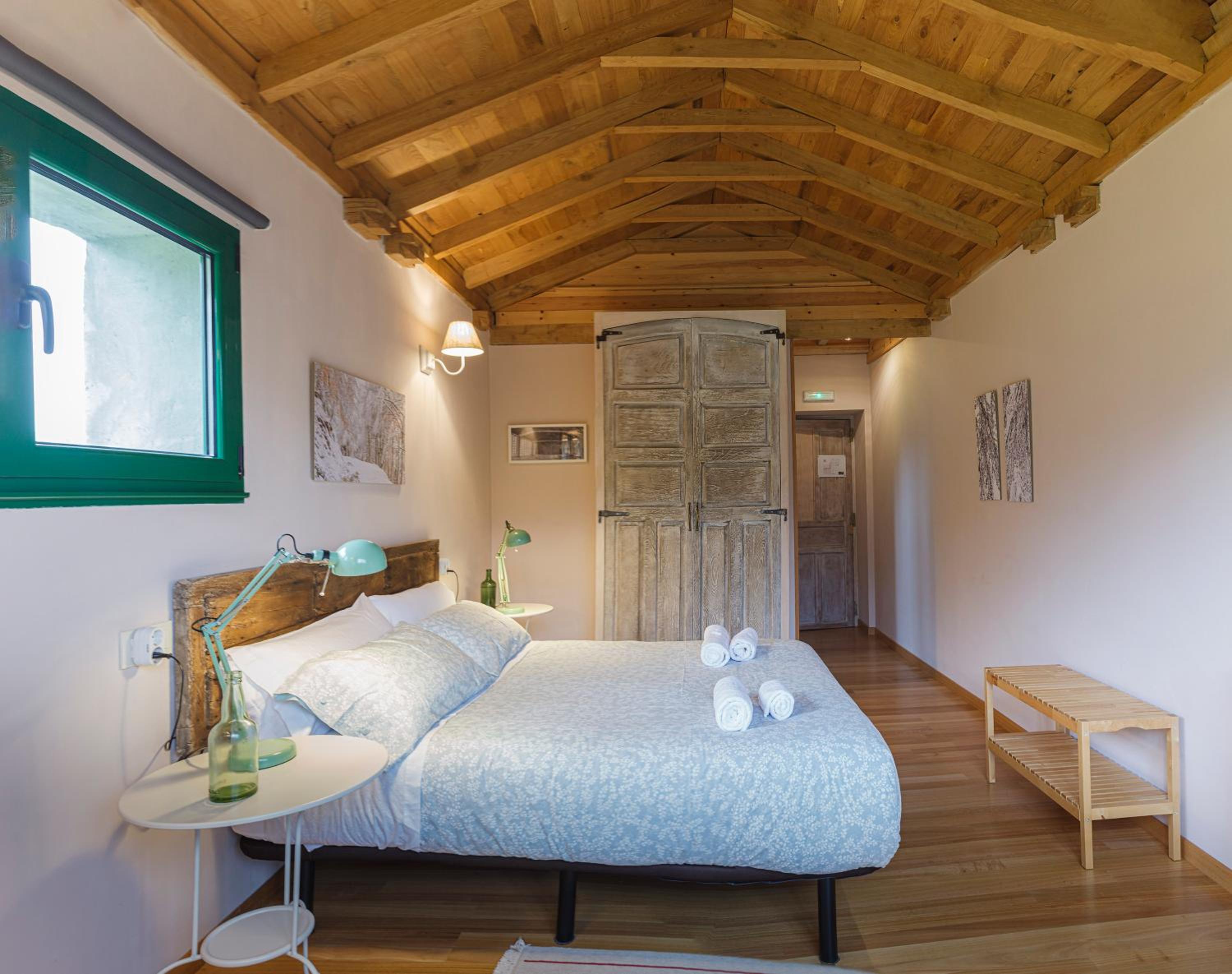 Double Room with Balcony - Photo 4