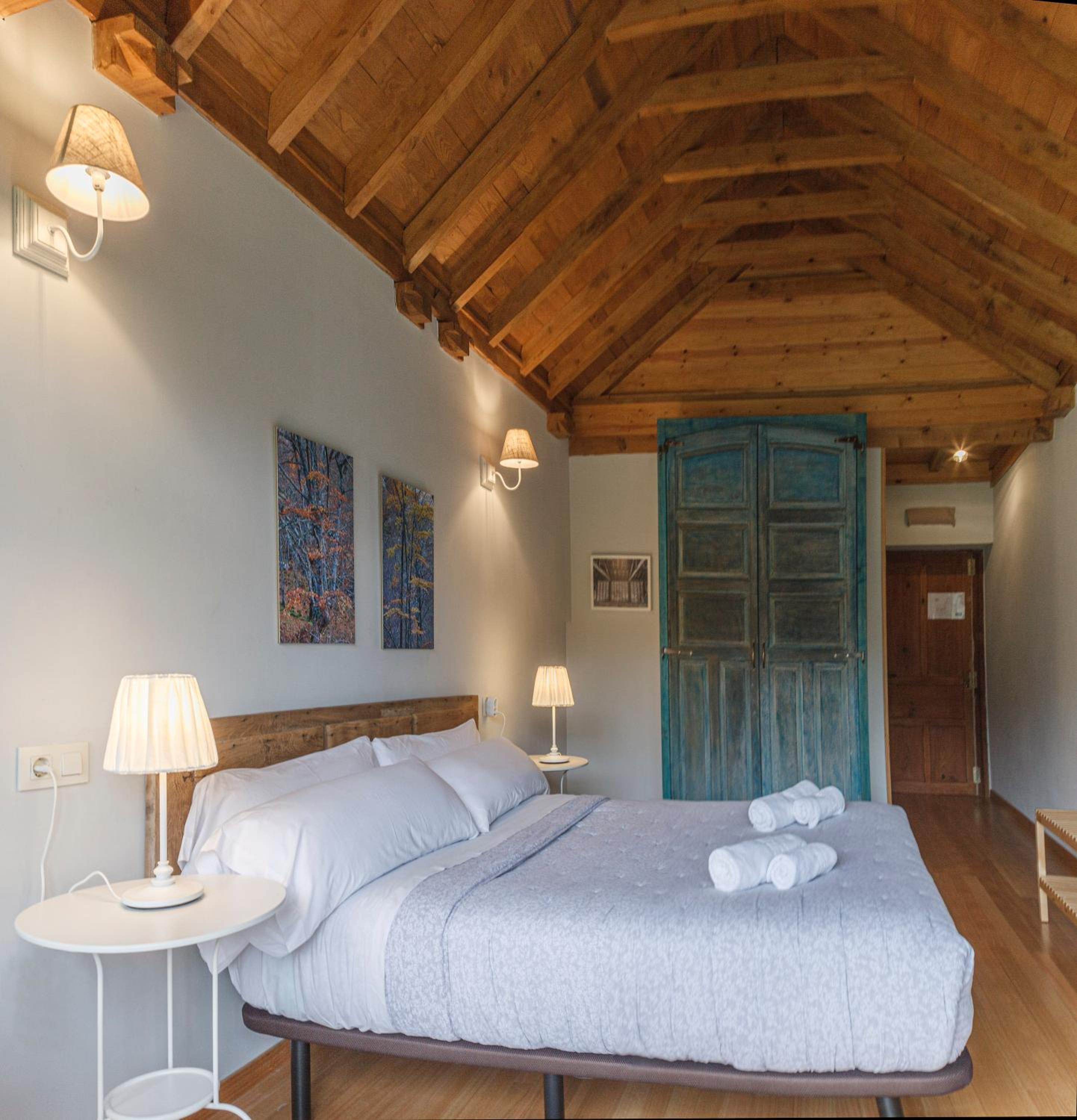 Double Room with Balcony - Photo 8