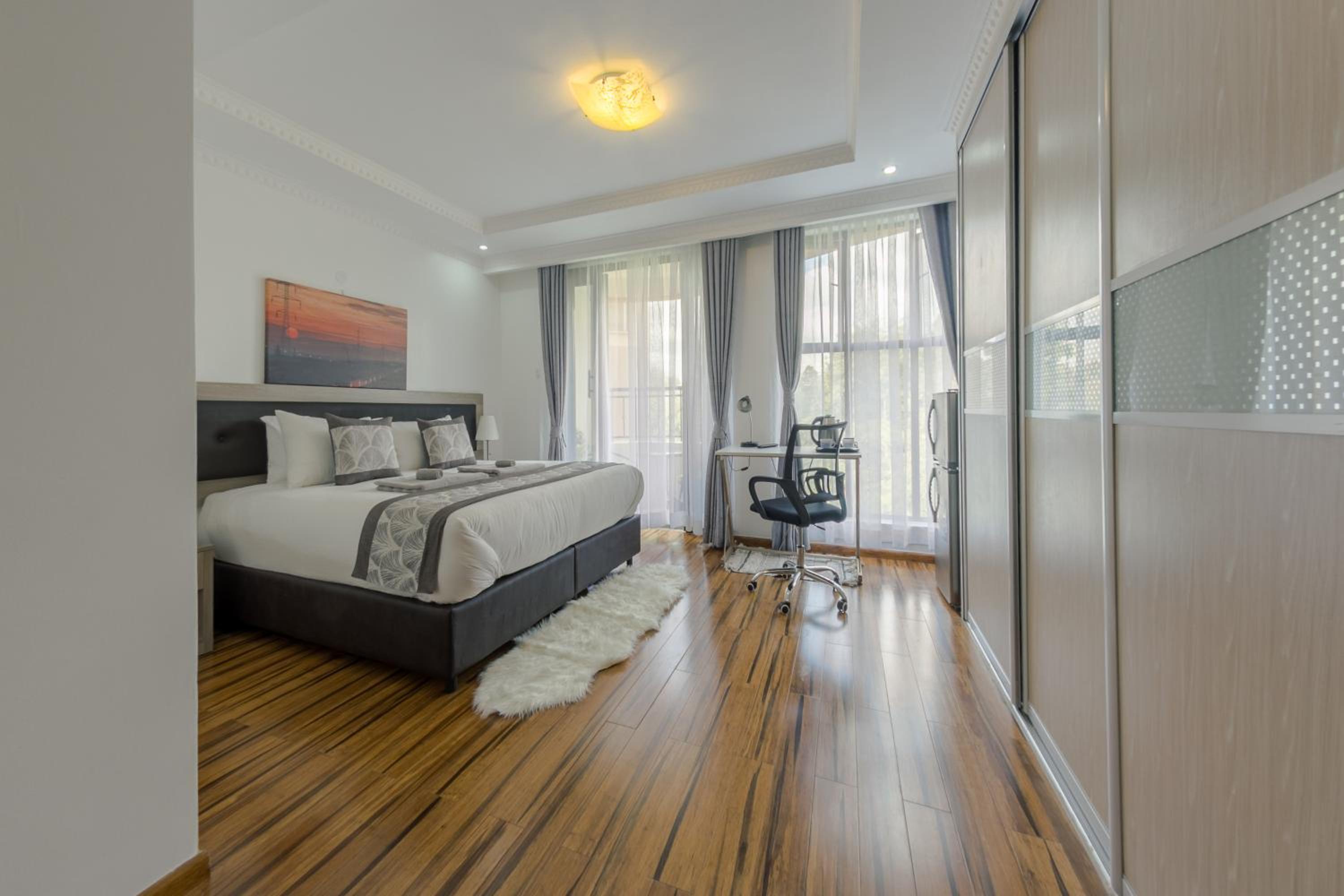 Standard King Room - Photo 20